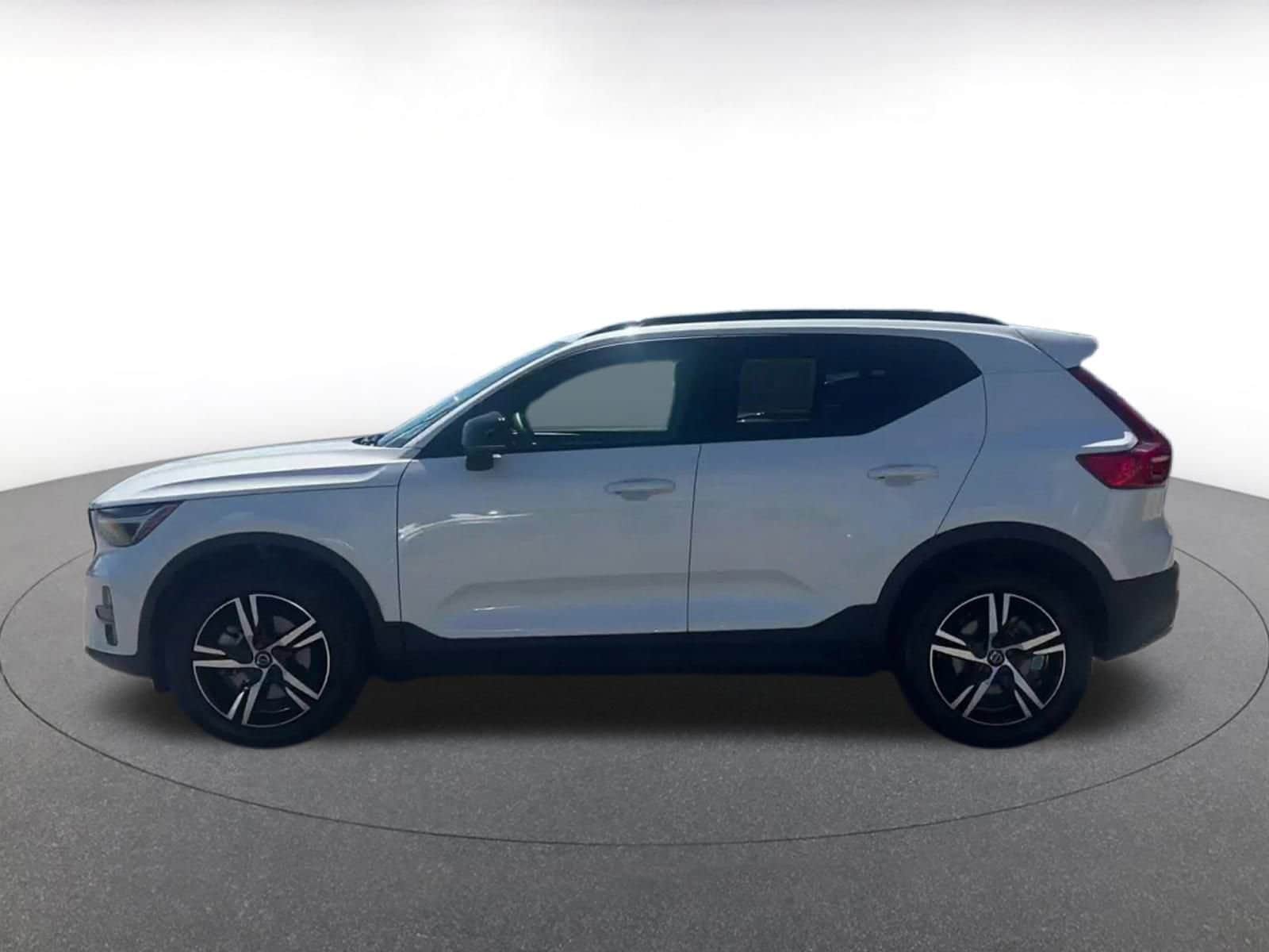 Thumbnail: 2024 Volvo XC40 - 9