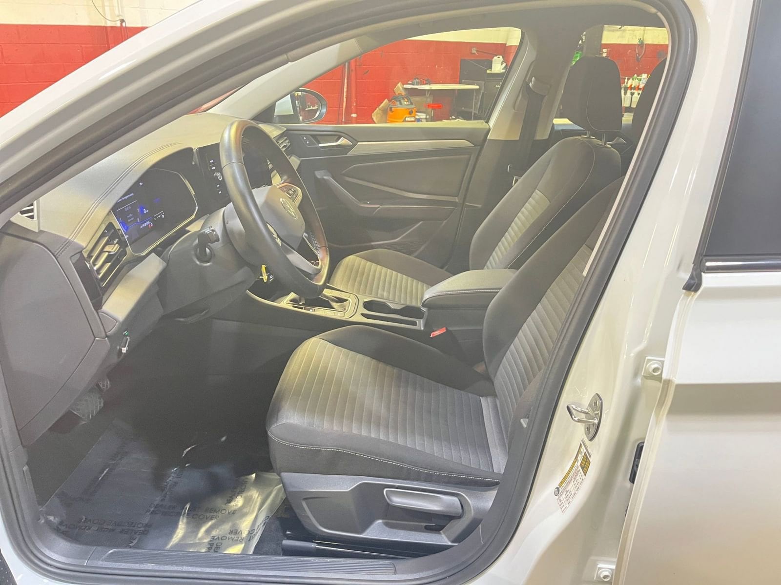 Thumbnail: 2025 Volkswagen Jetta - 24