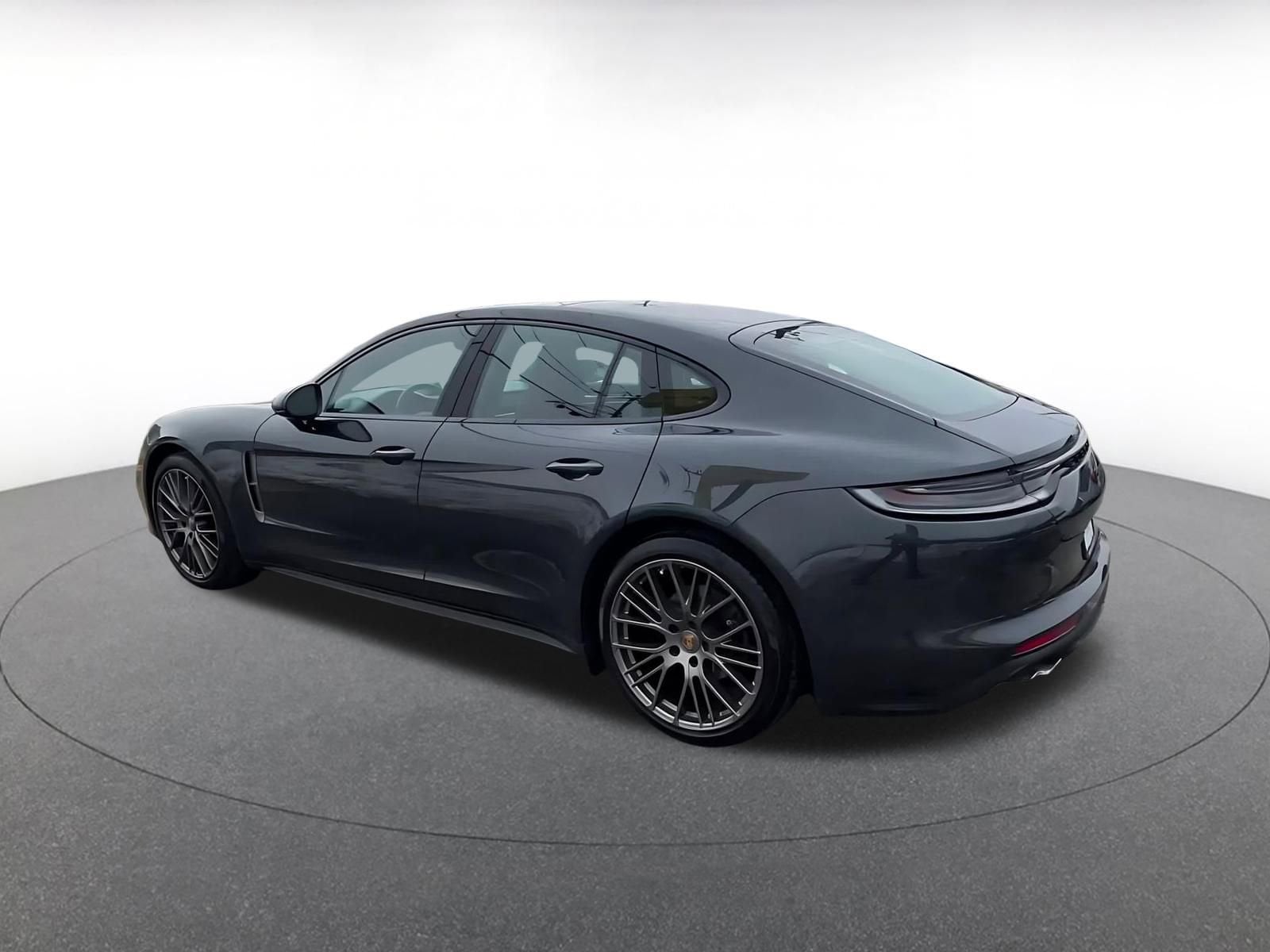 Thumbnail: 2023 Porsche Panamera - 4