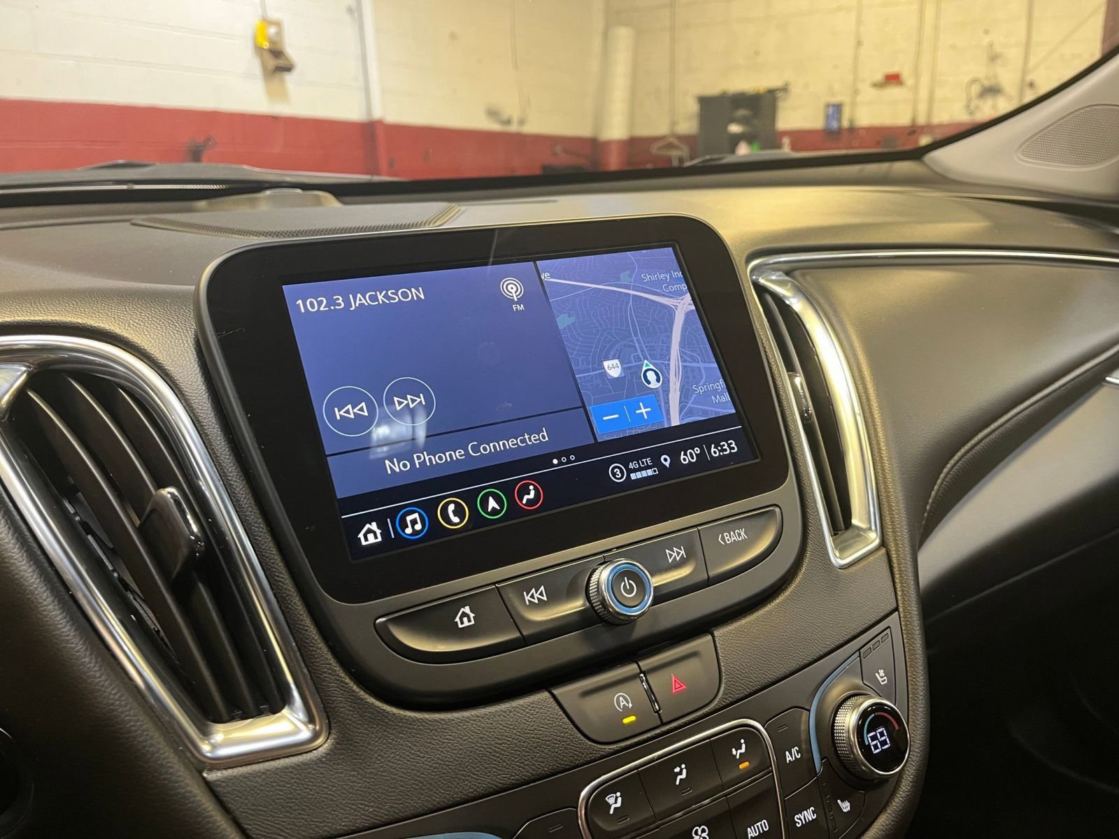 Thumbnail: 2024 Chevrolet Malibu - 21