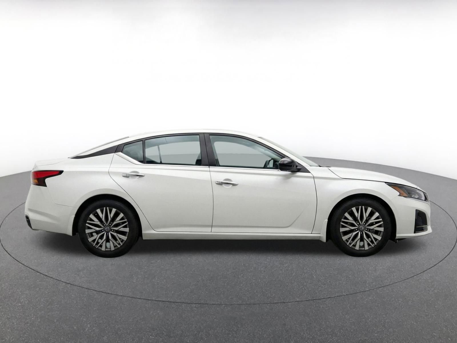 Thumbnail: 2025 Nissan Altima - 10
