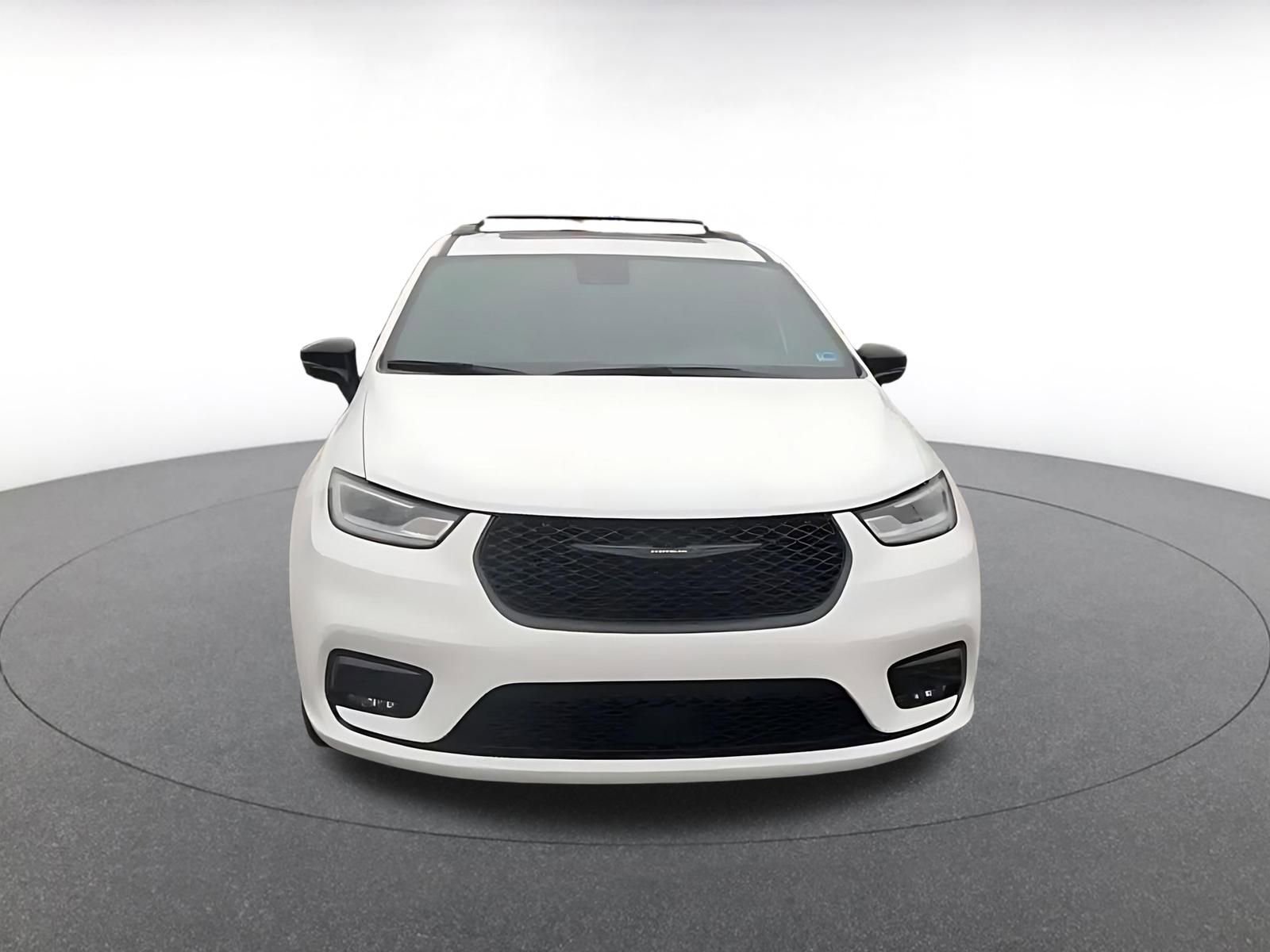Thumbnail: 2025 Chrysler Pacifica - 4