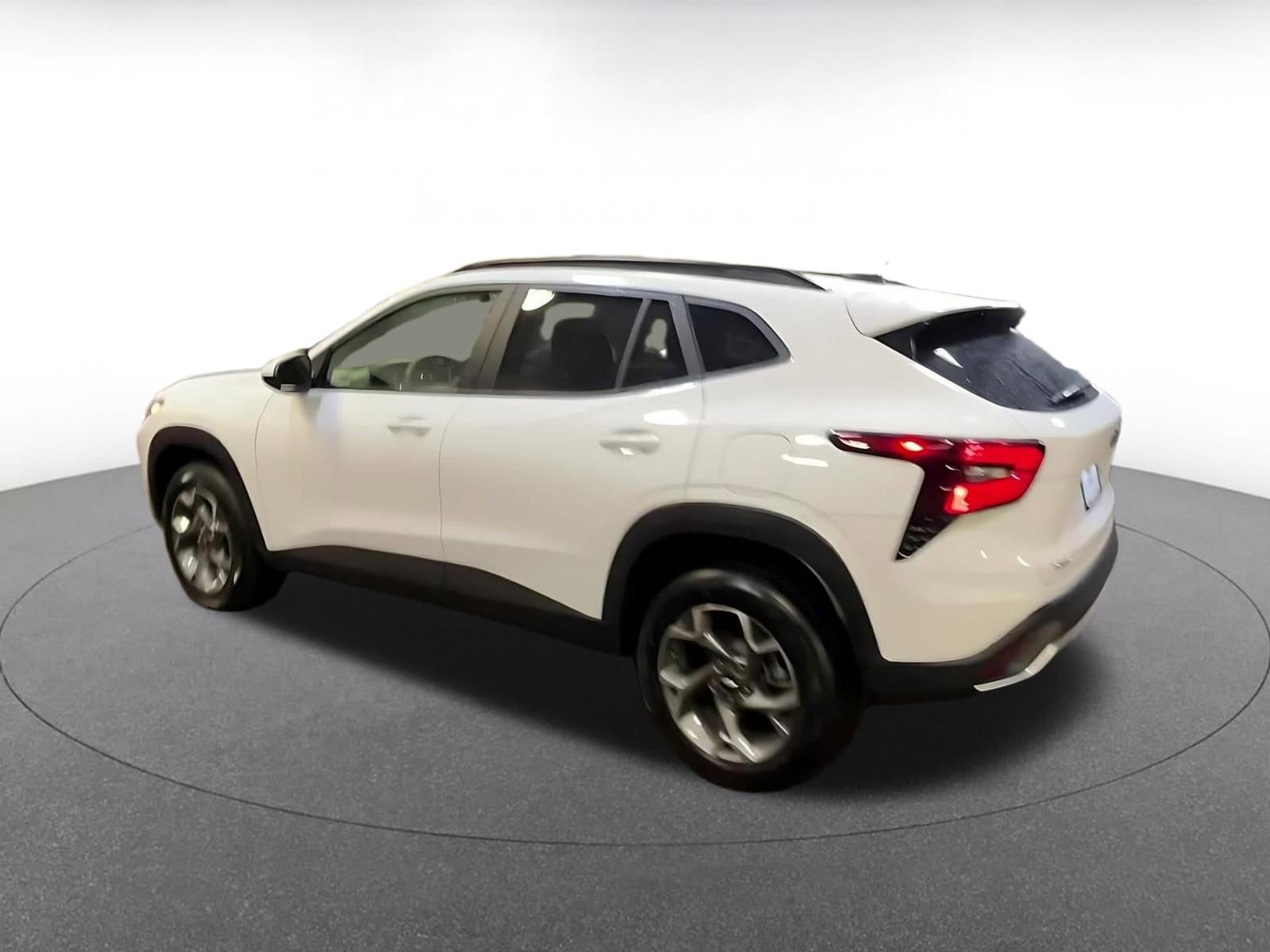 Thumbnail: 2025 Chevrolet Trax - 10