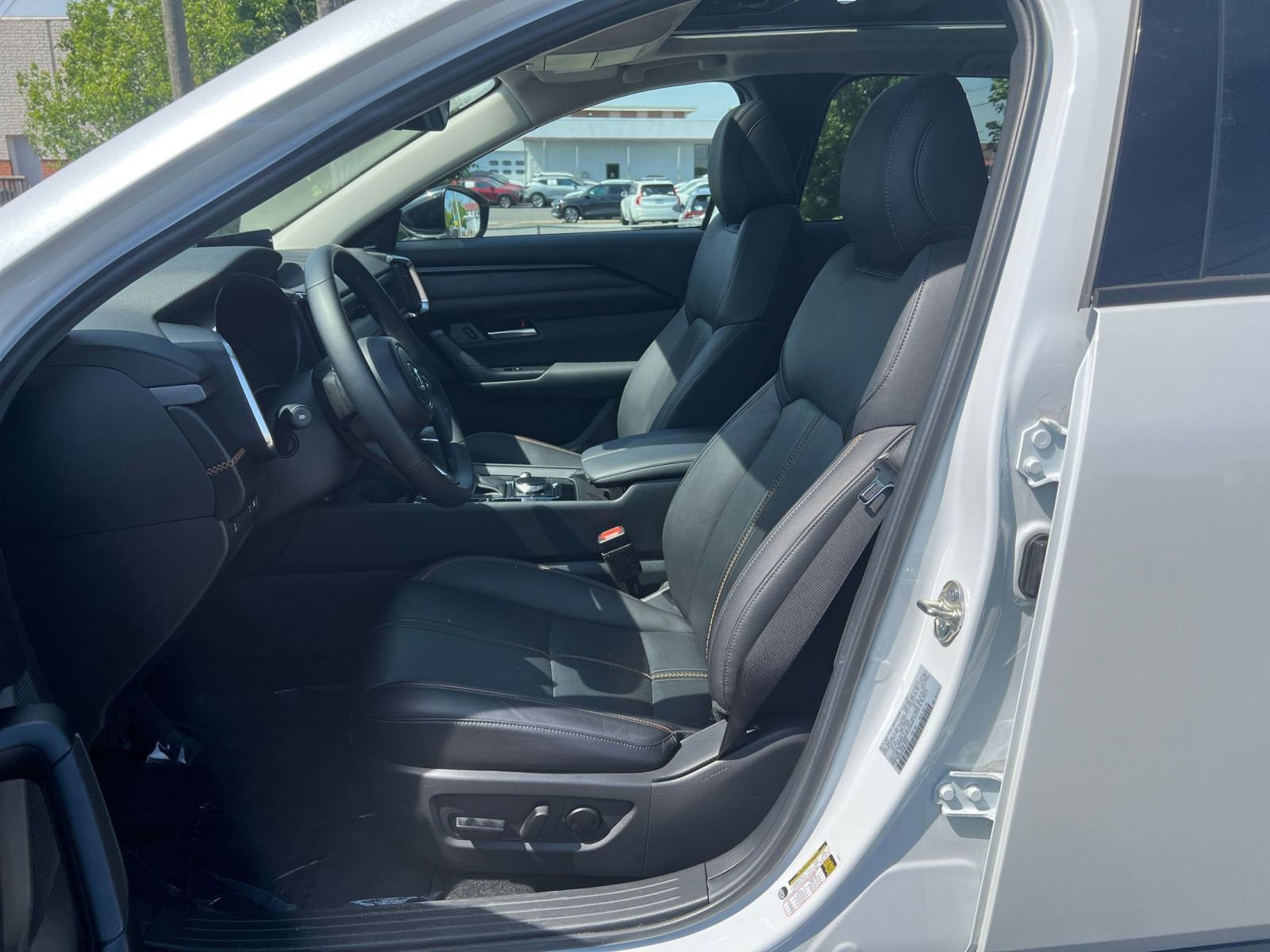 Thumbnail: 2025 Mazda CX-50 - 28