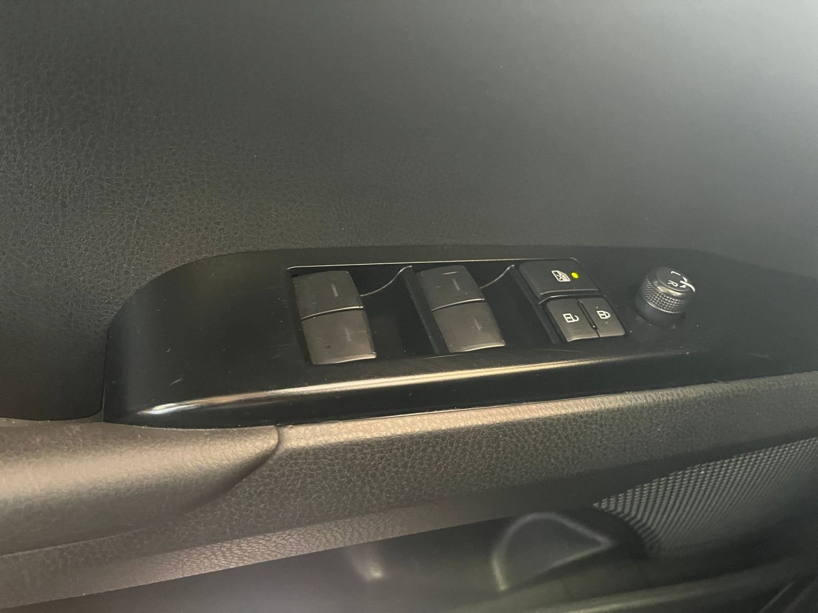 Thumbnail: 2025 Toyota Camry - 18