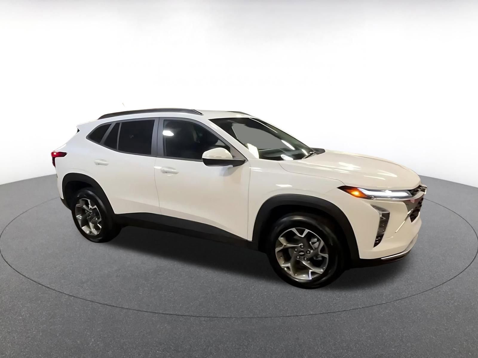 Thumbnail: 2025 Chevrolet Trax - 2