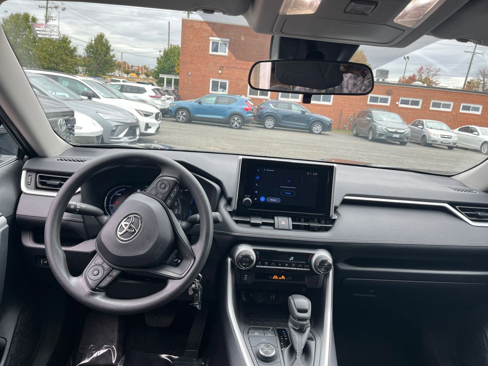 Thumbnail: 2025 Toyota RAV4 - 33