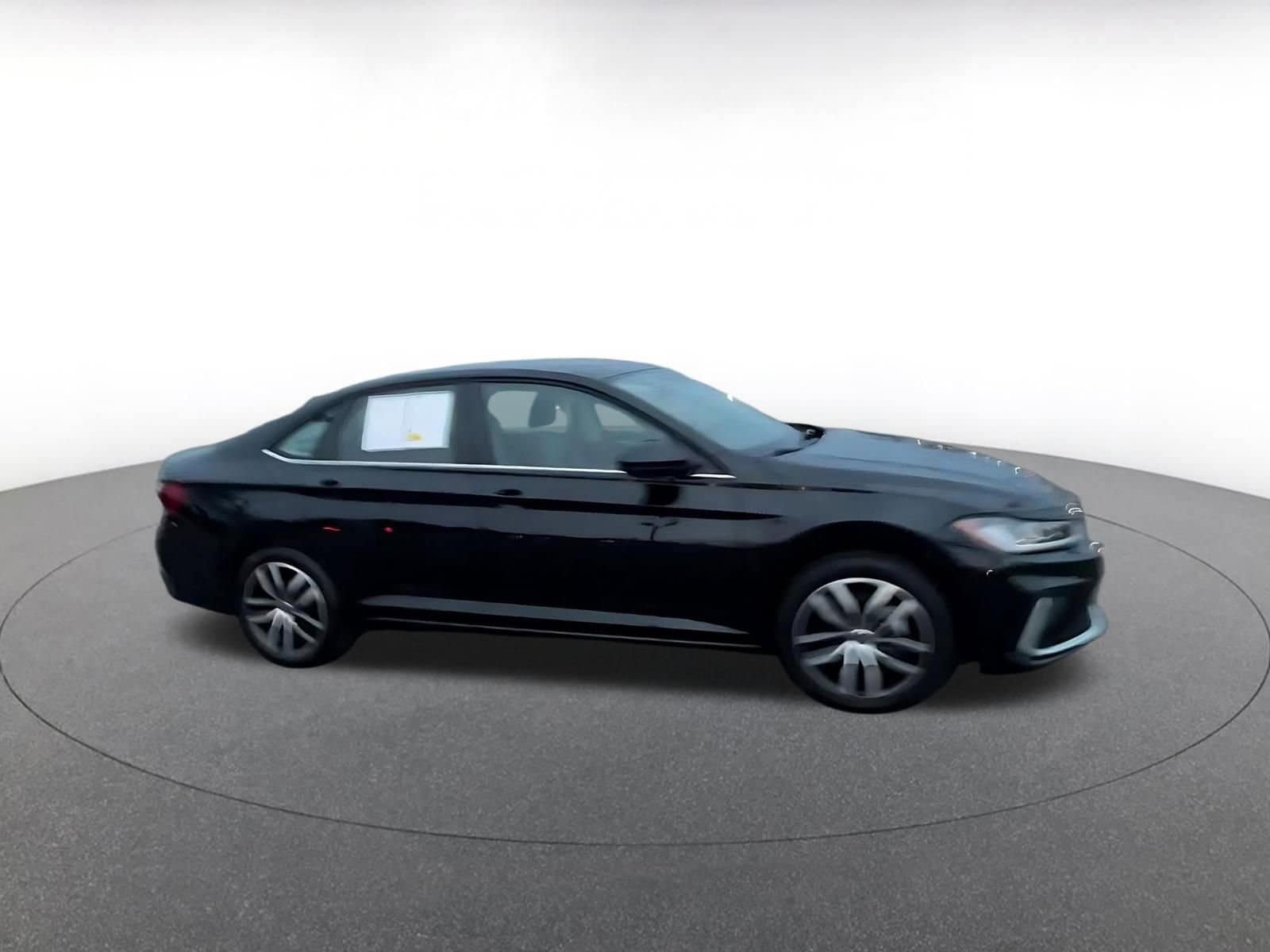 Thumbnail: 2025 Volkswagen Jetta - 2