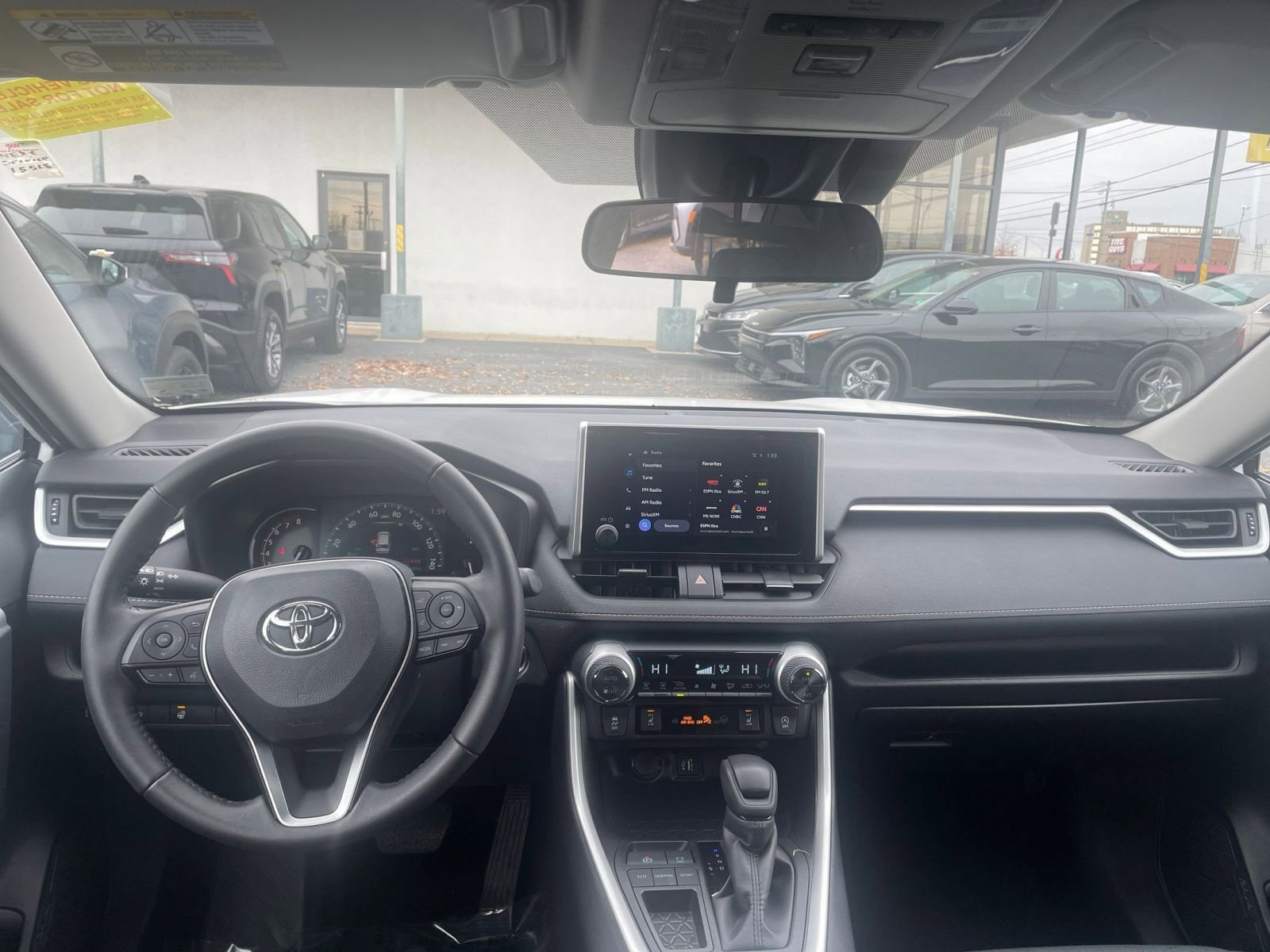 Thumbnail: 2025 Toyota RAV4 - 33