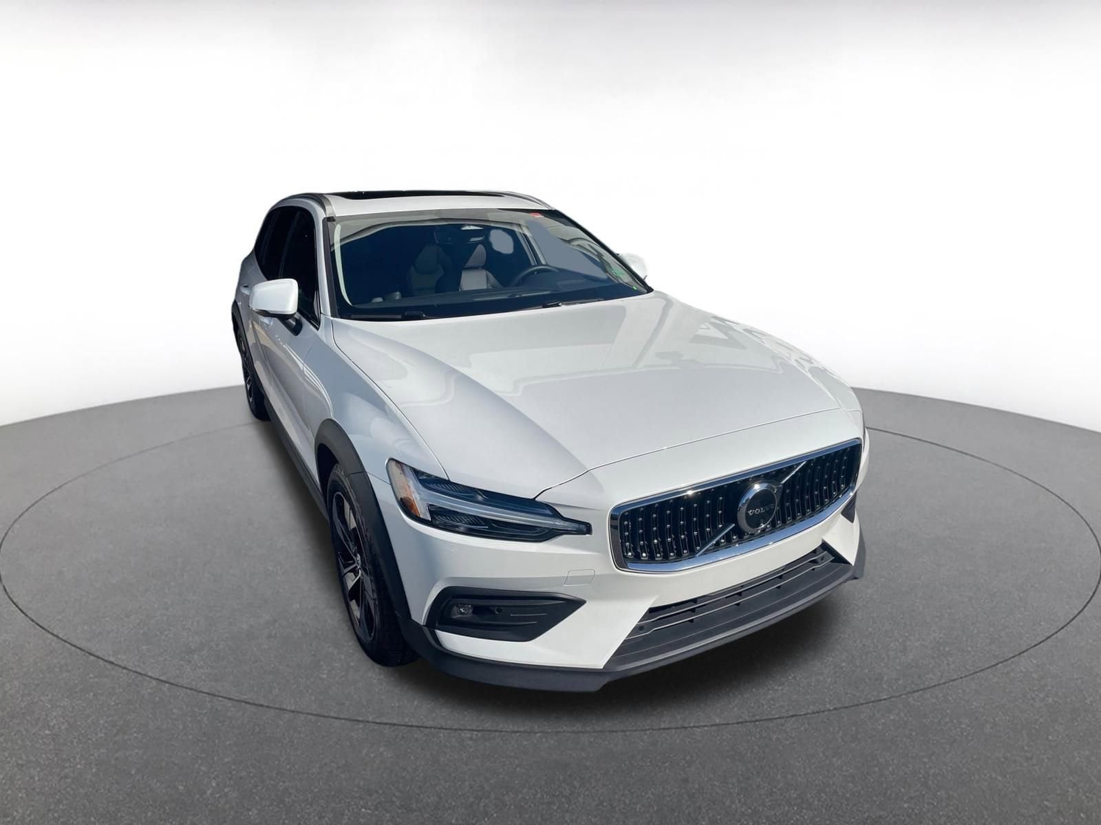 Thumbnail: 2025 Volvo S60 - 1