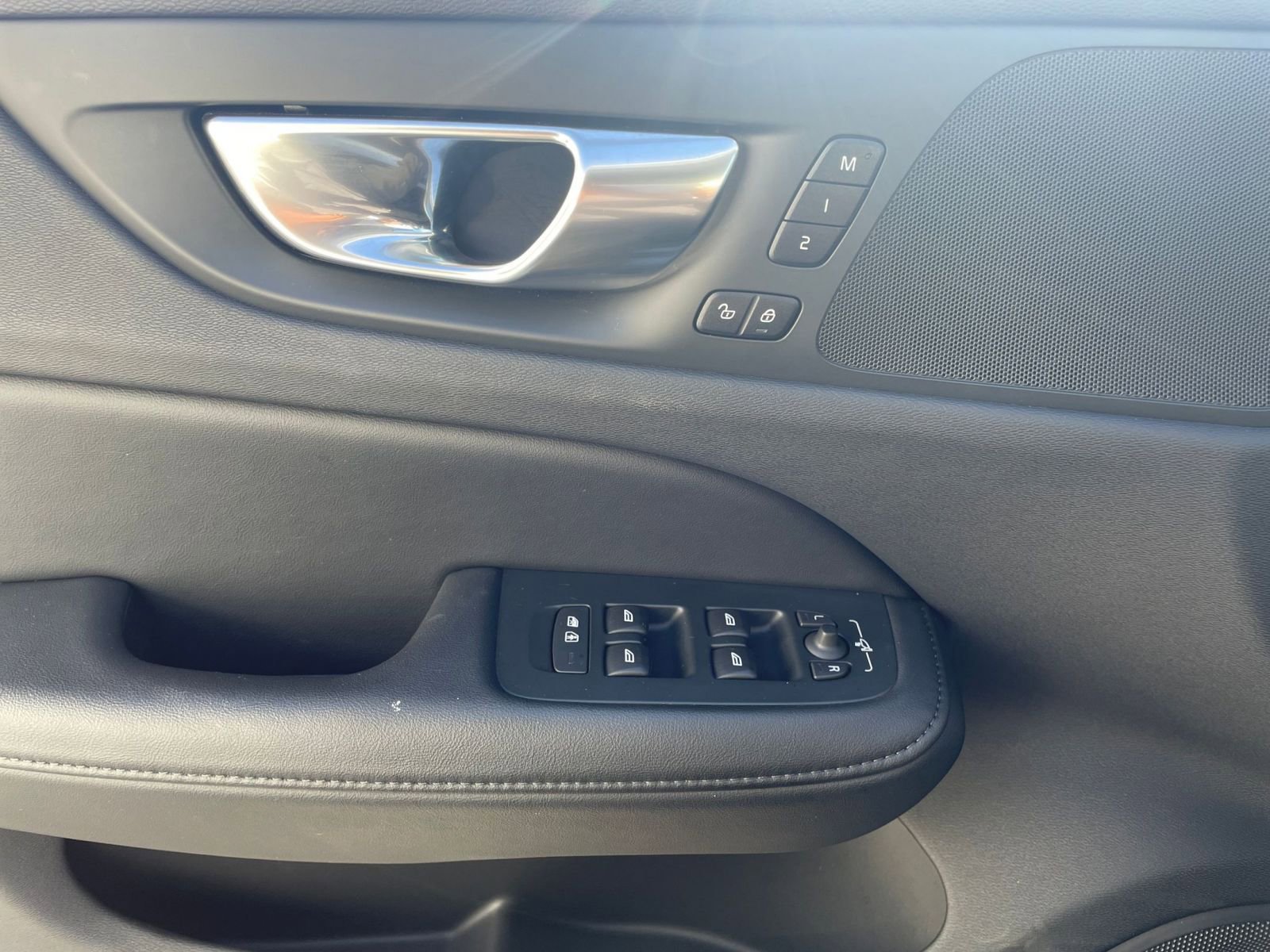 Thumbnail: 2025 Volvo S60 - 20