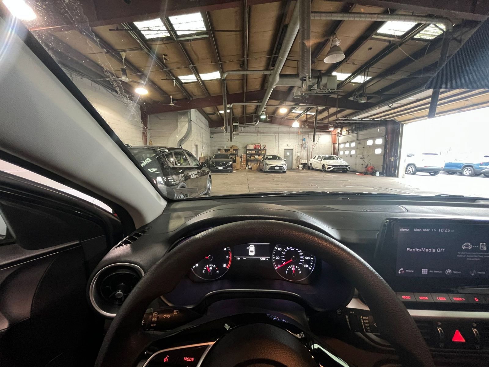 Thumbnail: 2024 Kia Forte - 32