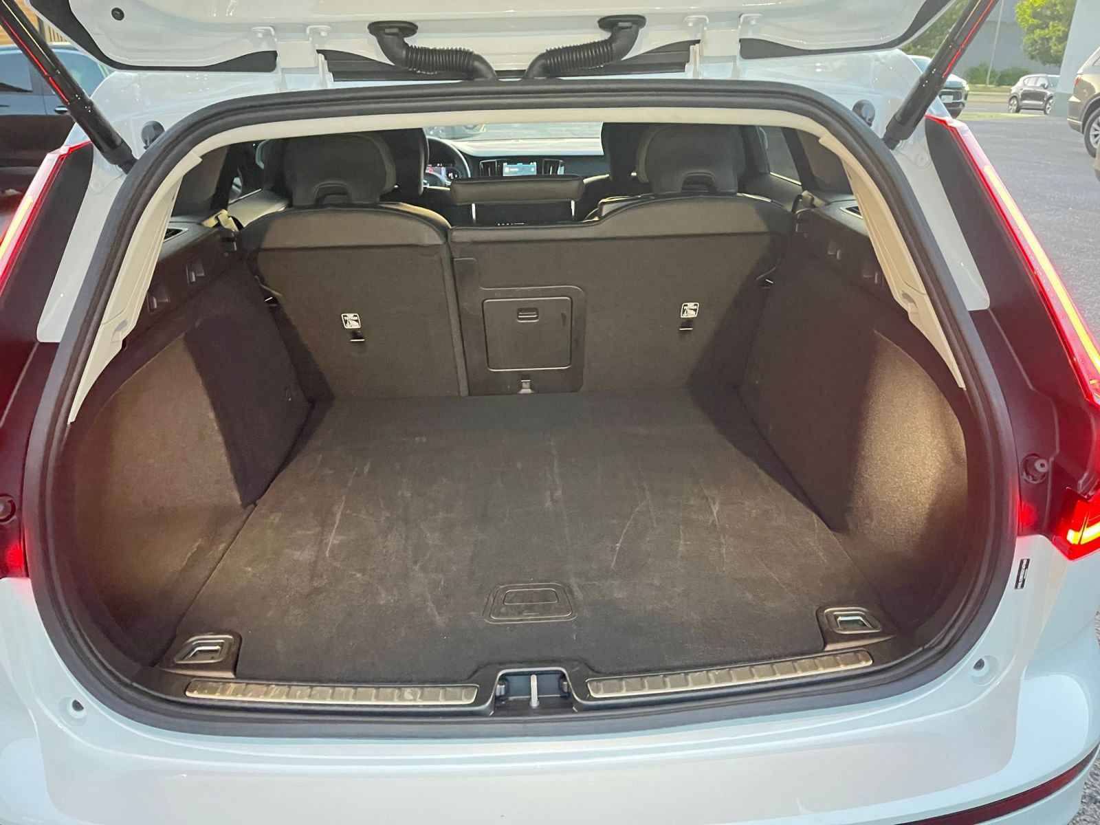 Thumbnail: 2025 Volvo S60 - 30