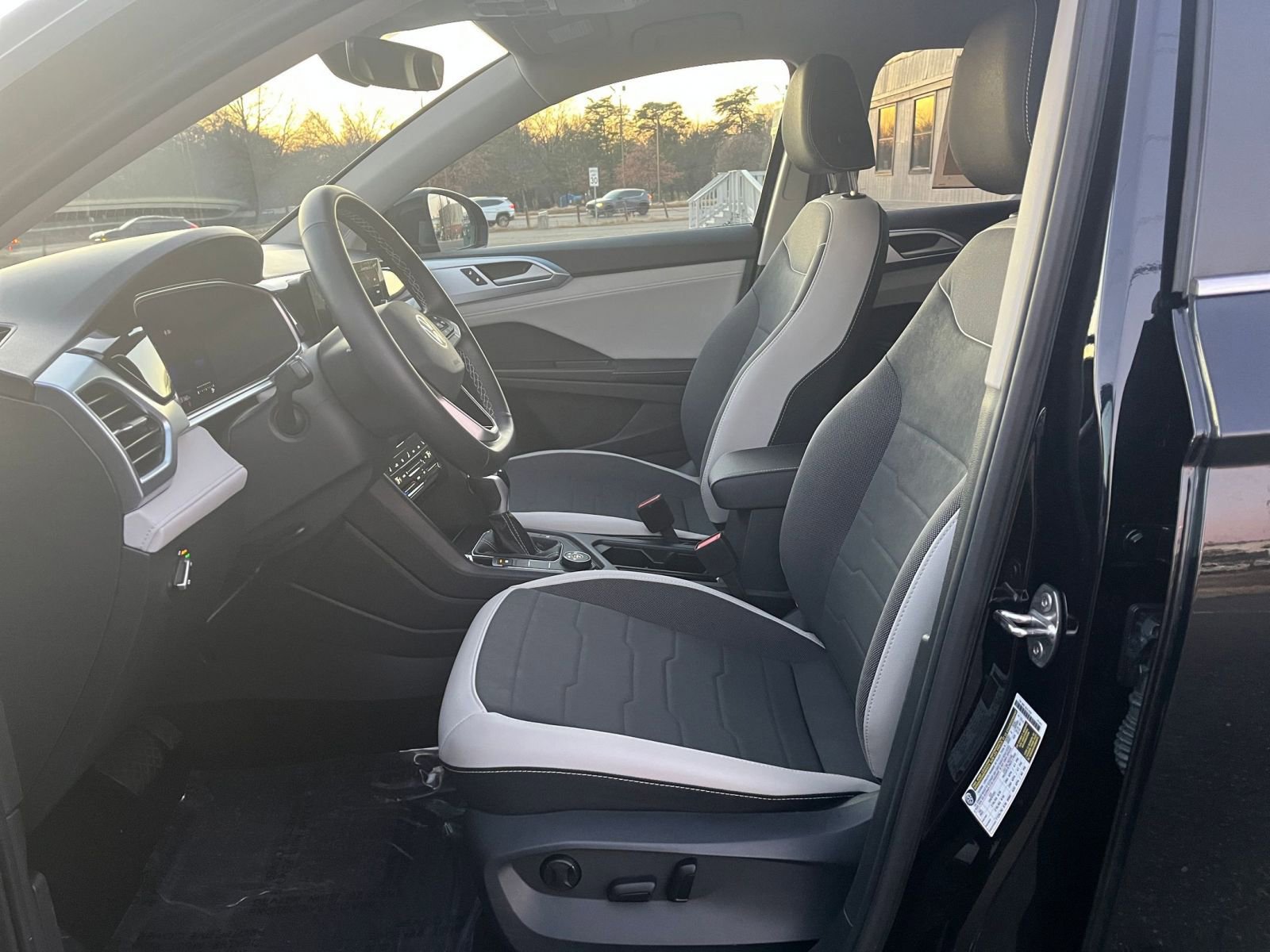 Thumbnail: 2025 Volkswagen Taos - 23