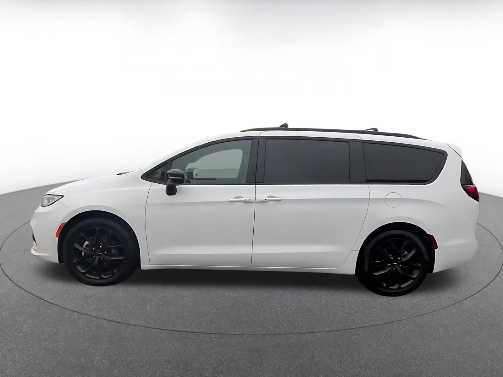 Thumbnail: 2025 Chrysler Pacifica - 9