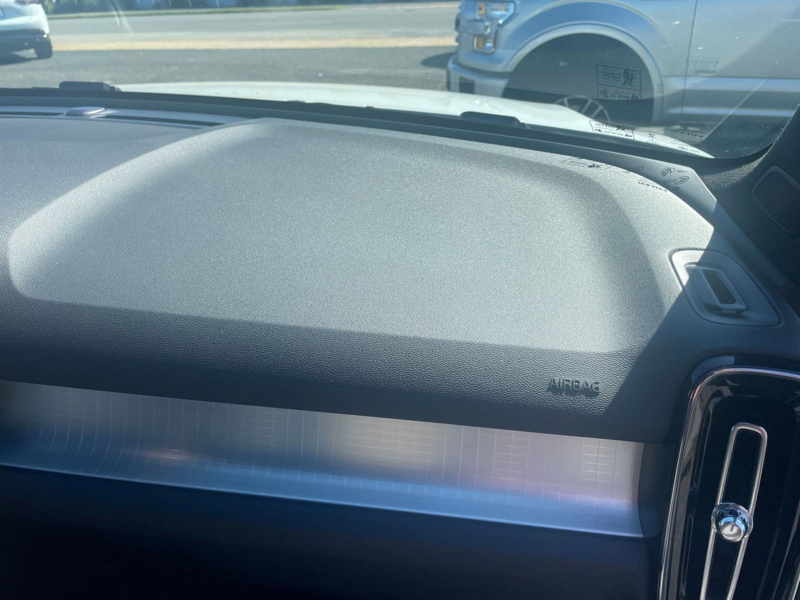 Thumbnail: 2024 Volvo XC40 - 35