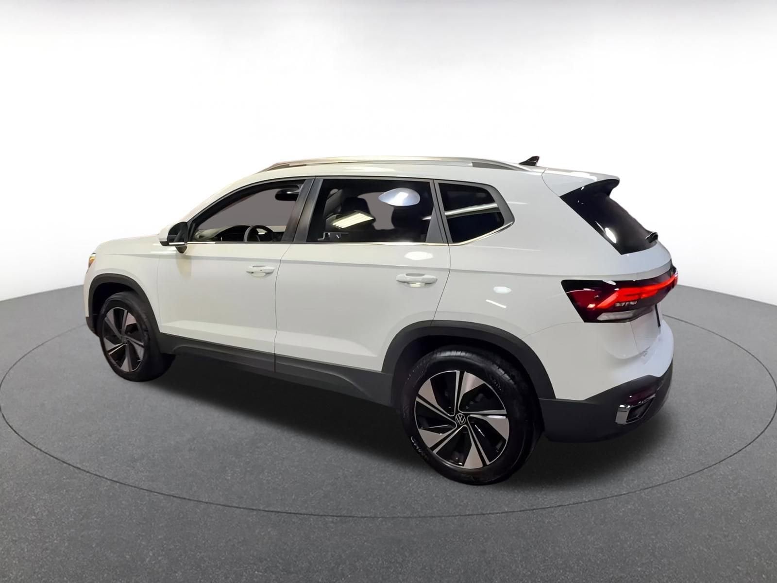 Thumbnail: 2025 Volkswagen Taos - 10