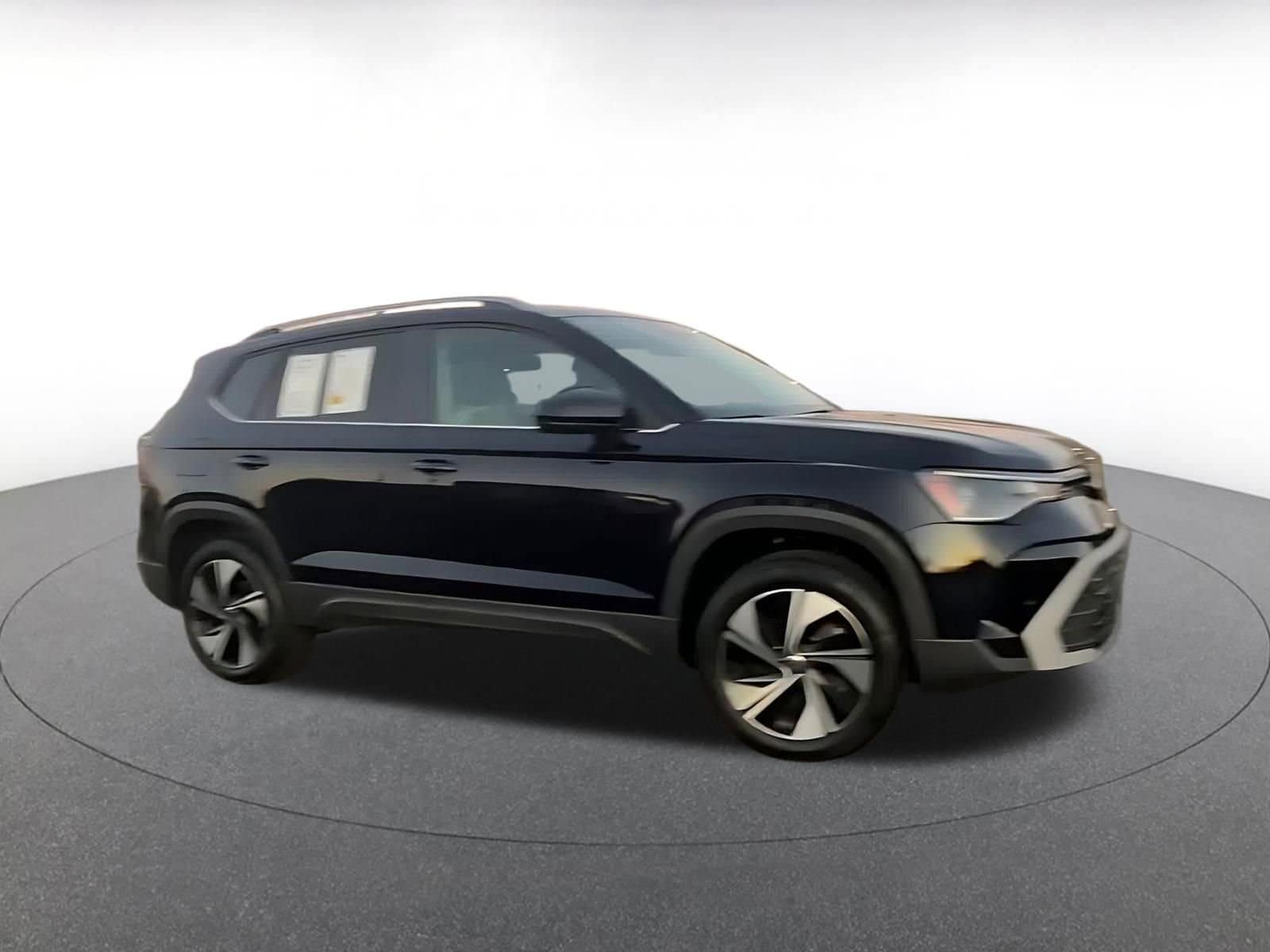 Thumbnail: 2025 Volkswagen Taos - 2