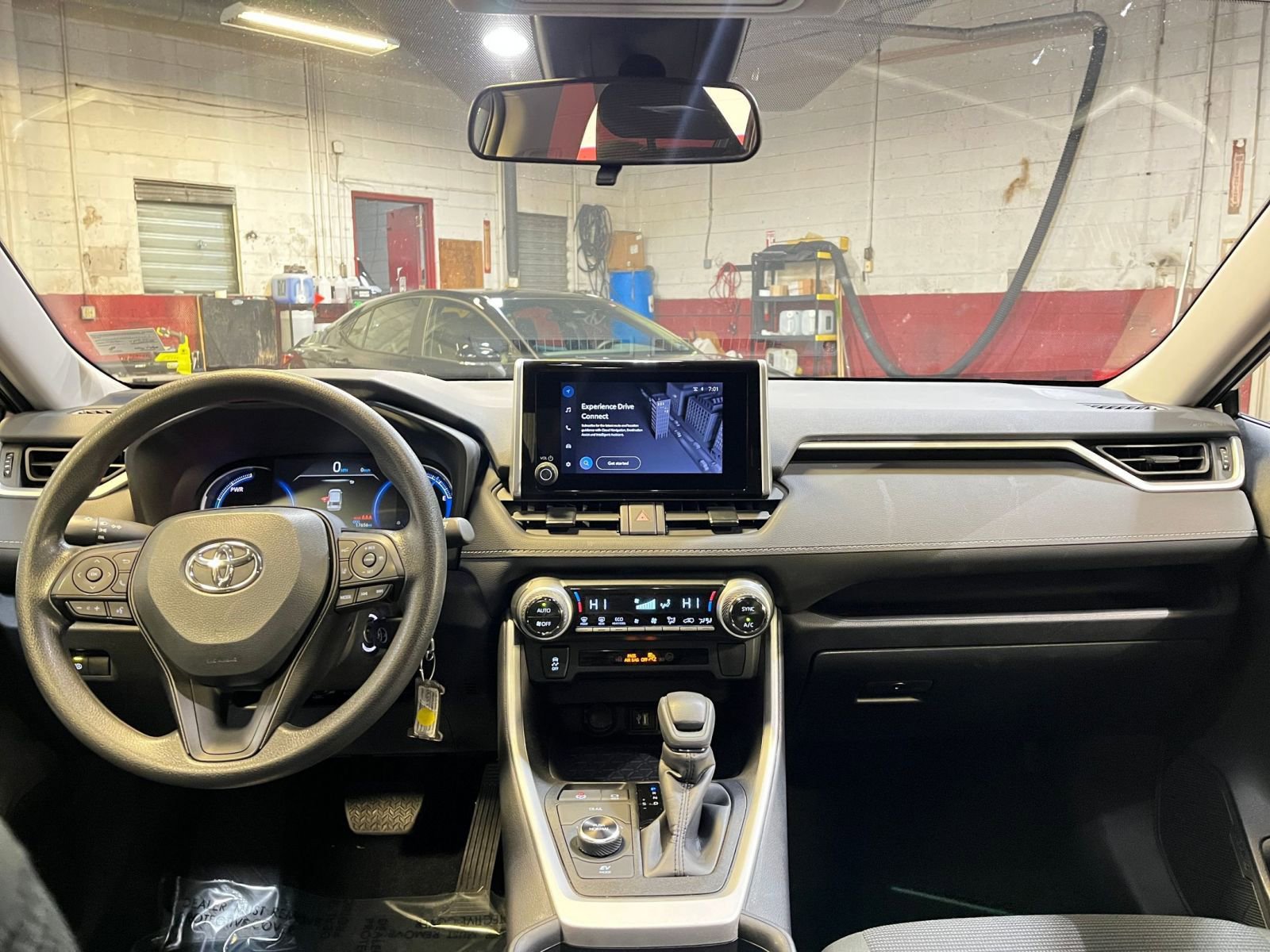 Thumbnail: 2025 Toyota RAV4 - 32