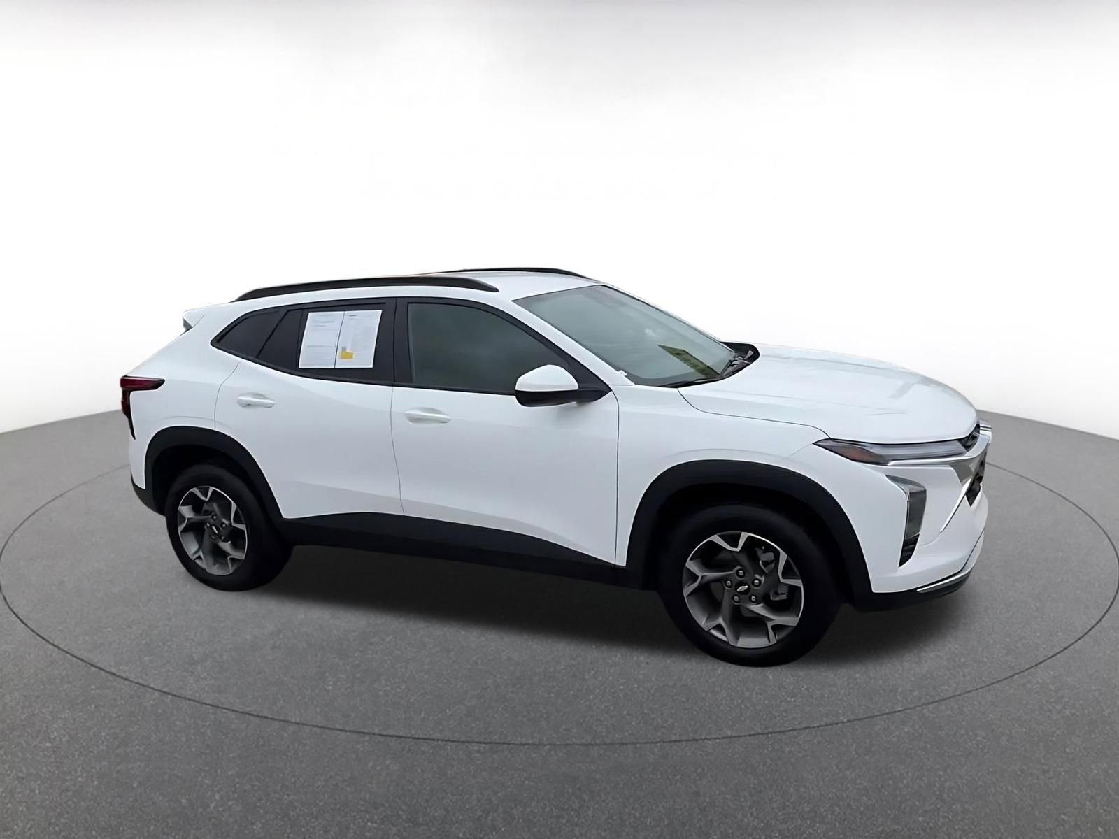 Thumbnail: 2025 Chevrolet Trax - 2