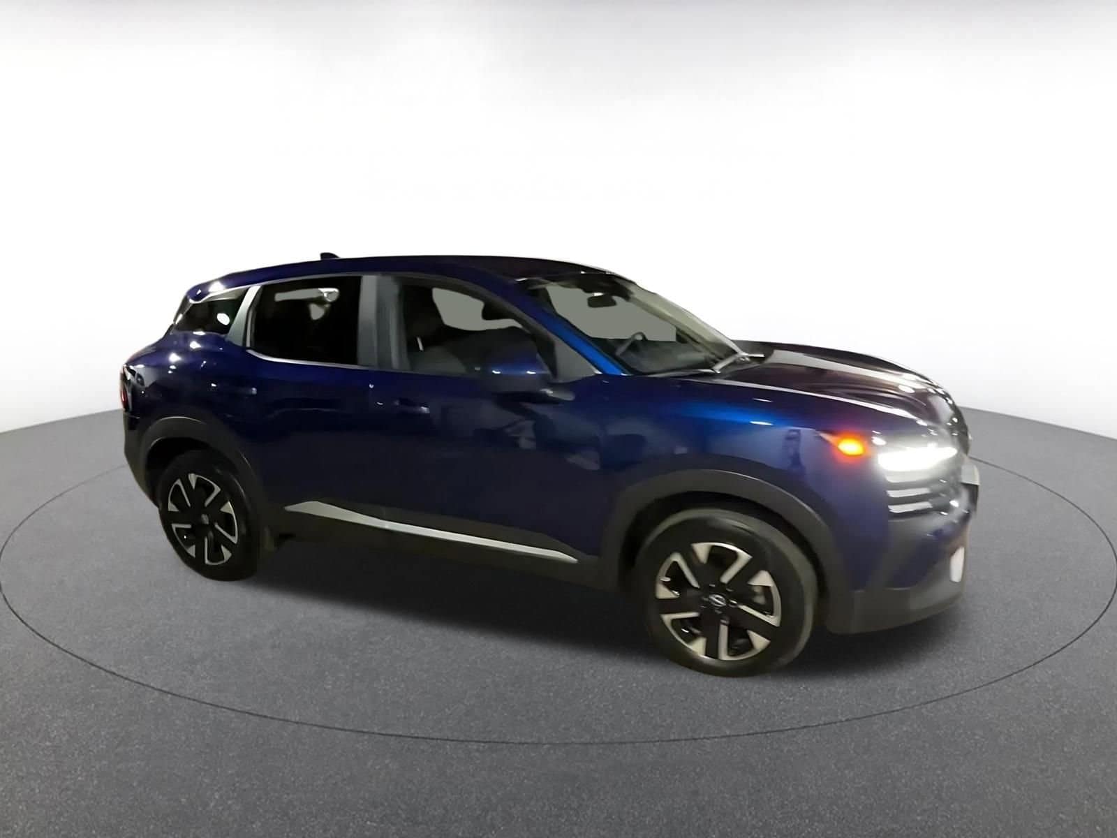 Thumbnail: 2025 Nissan Kicks - 2