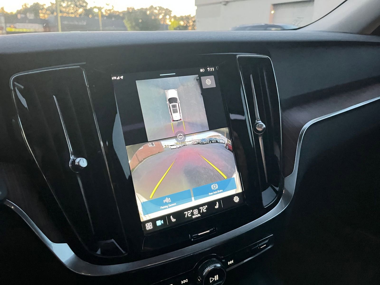 Thumbnail: 2025 Volvo S60 - 17