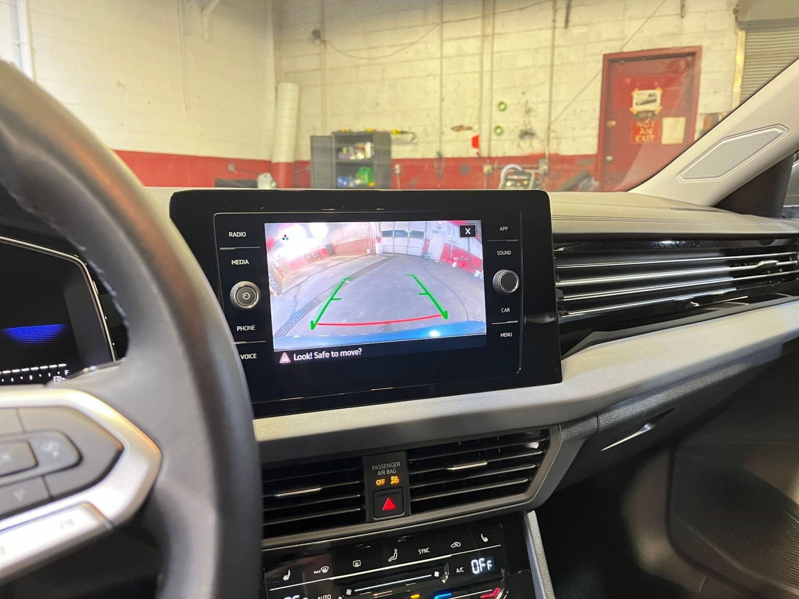 Thumbnail: 2025 Volkswagen Jetta - 17