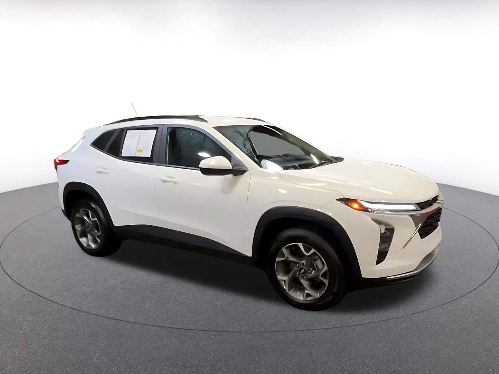 Thumbnail: 2025 Chevrolet Trax - 2