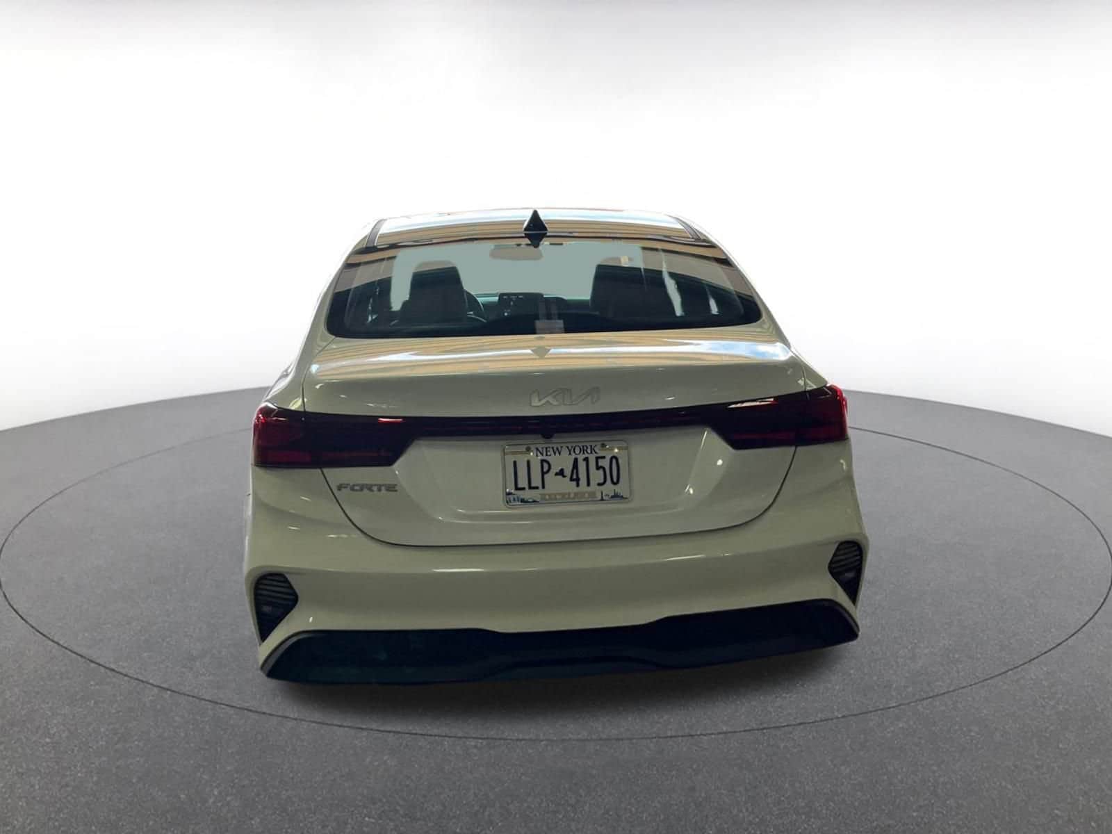 Thumbnail: 2024 Kia Forte - 6