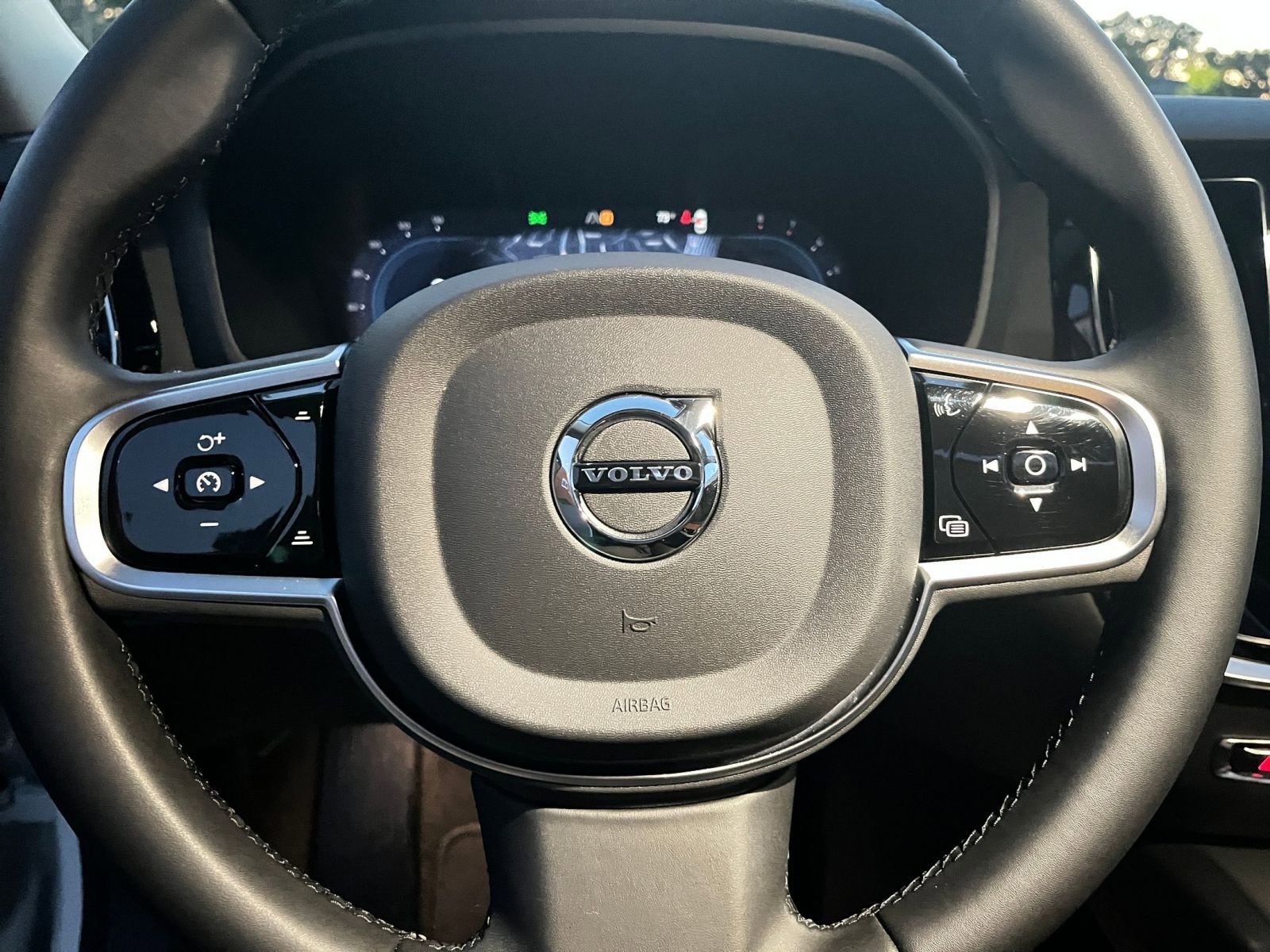 Thumbnail: 2025 Volvo S60 - 27