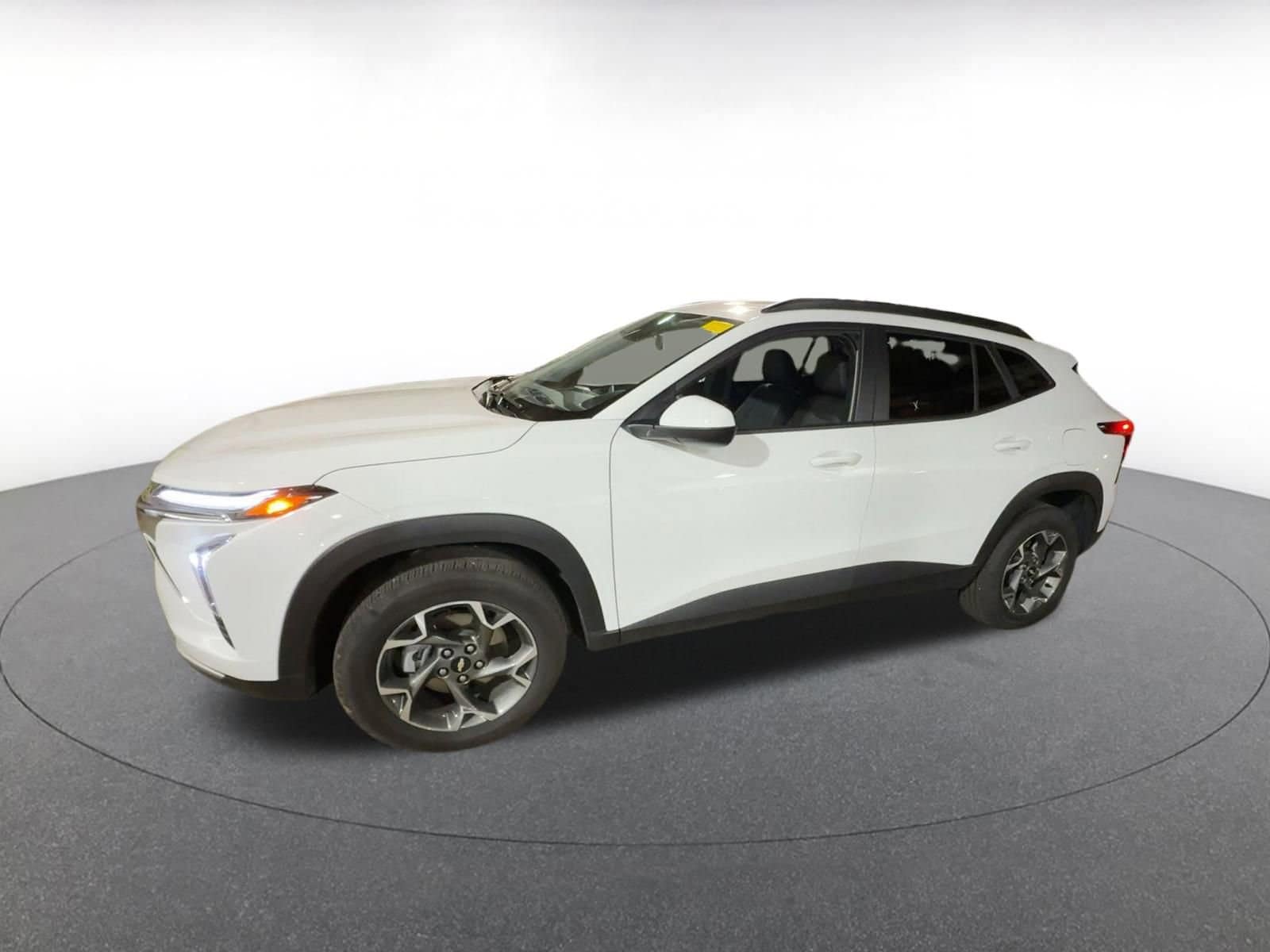 Thumbnail: 2025 Chevrolet Trax - 4