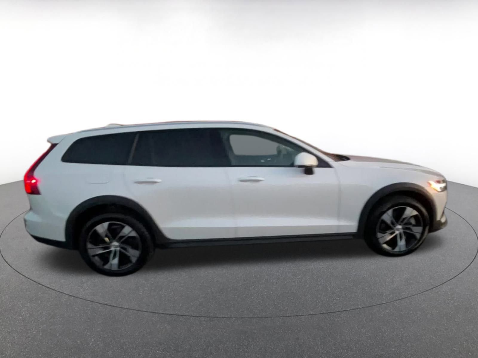 Thumbnail: 2025 Volvo S60 - 16