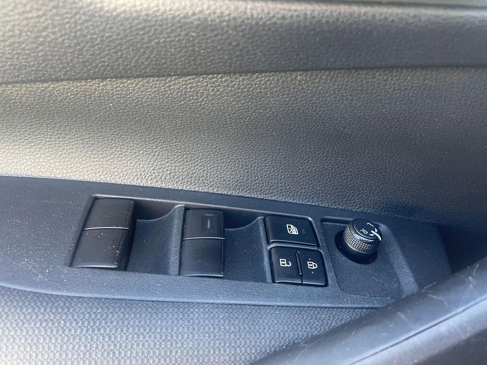 Thumbnail: 2025 Toyota Corolla - 20