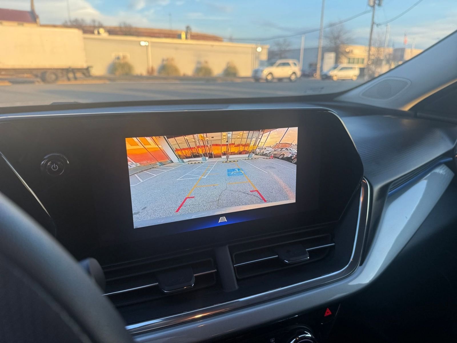 Thumbnail: 2025 Chevrolet Trax - 17