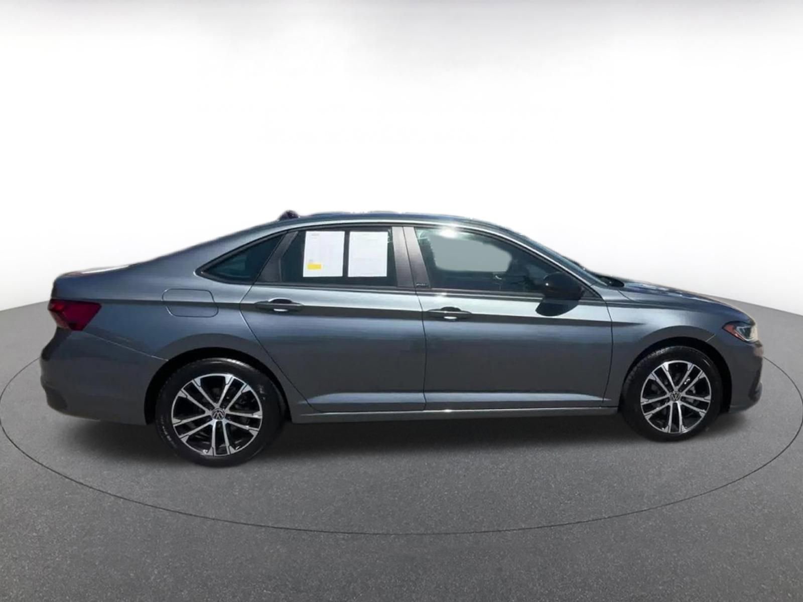 Thumbnail: 2025 Volkswagen Jetta - 16