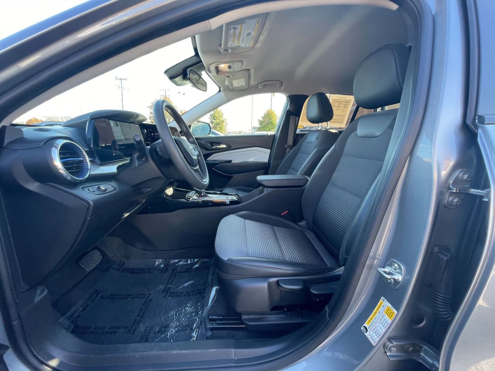 Thumbnail: 2025 Chevrolet Trax - 25