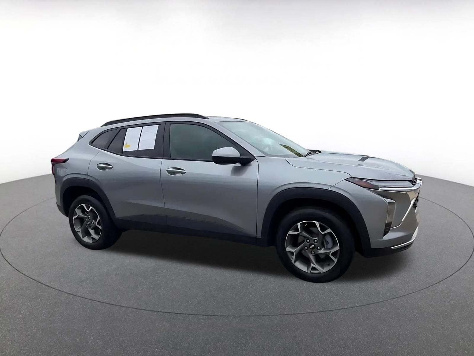 Thumbnail: 2025 Chevrolet Trax - 2