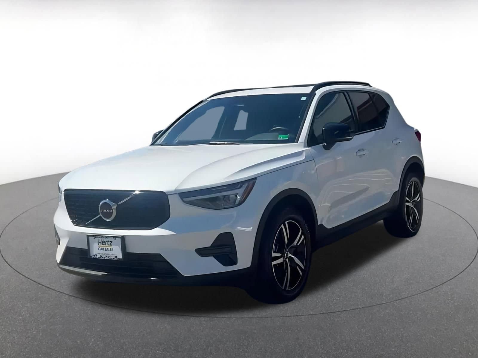 Thumbnail: 2024 Volvo XC40 - 4