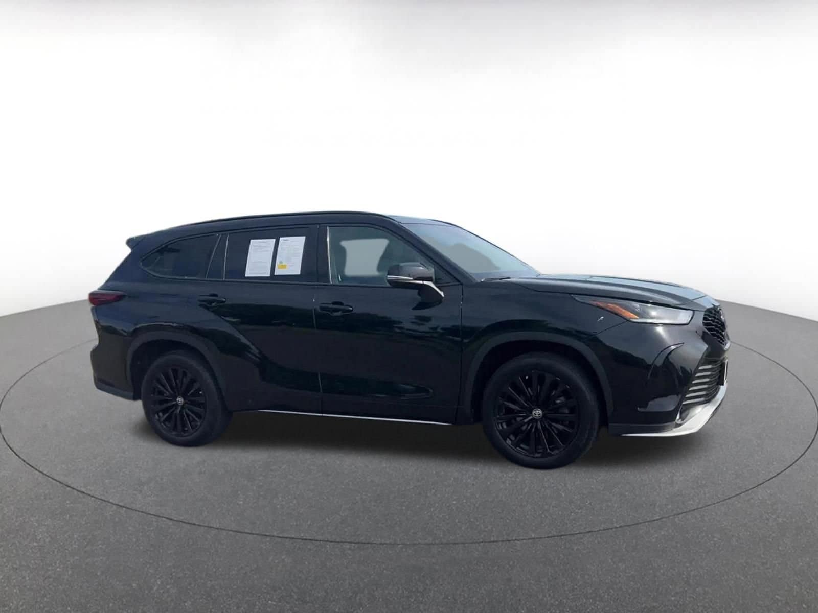 Thumbnail: 2025 Toyota Highlander - 2