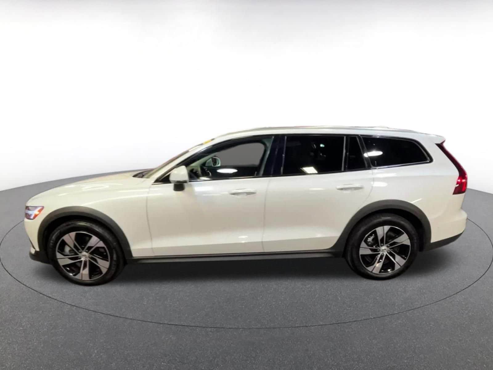 Thumbnail: 2025 Volvo S60 - 9