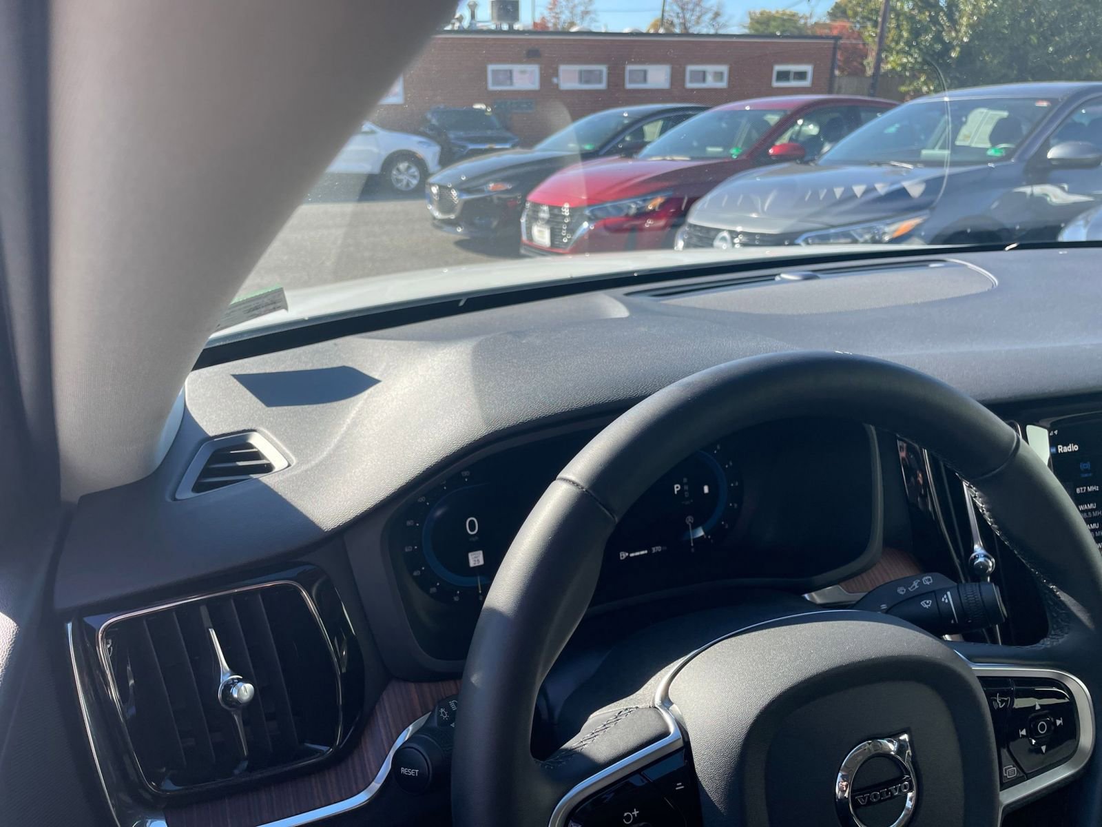 Thumbnail: 2025 Volvo S60 - 35