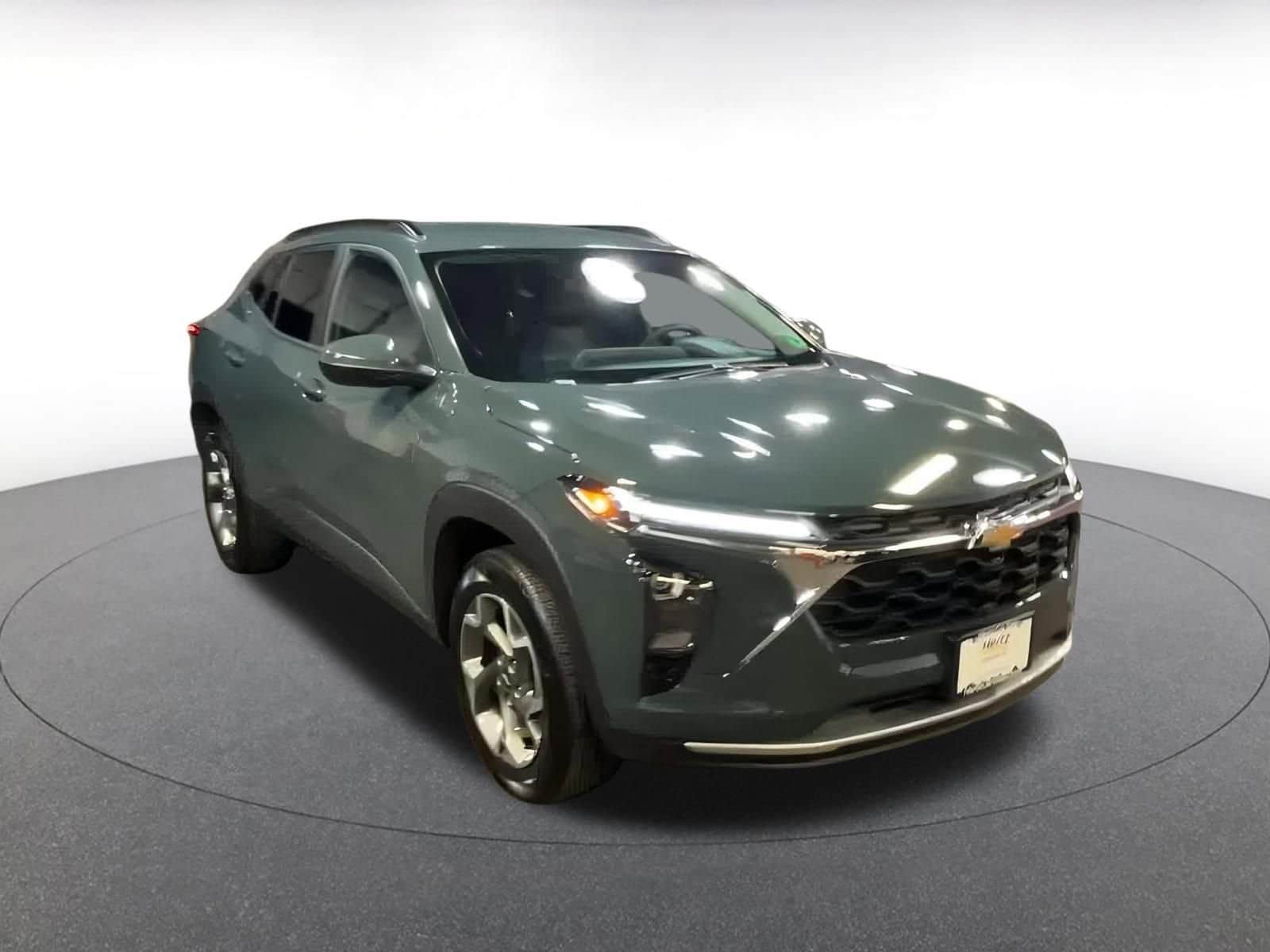 Thumbnail: 2025 Chevrolet Trax - 3