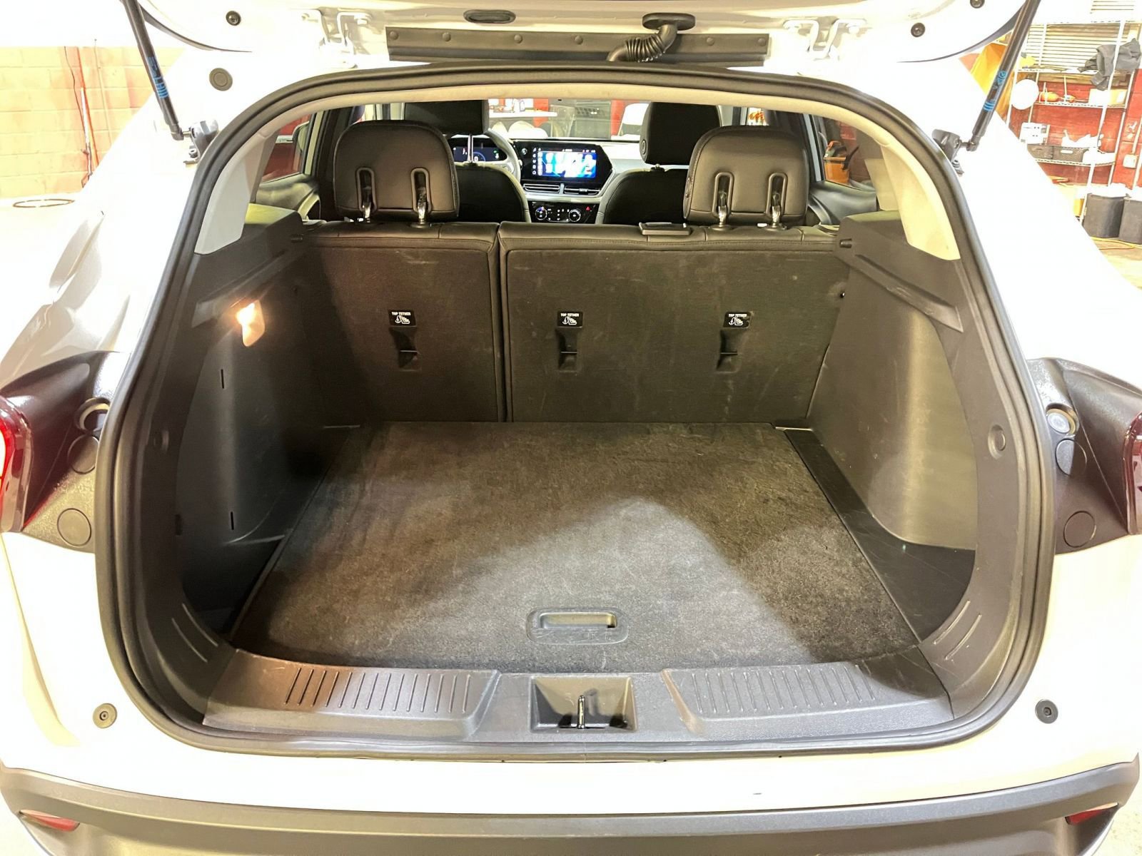 Thumbnail: 2025 Chevrolet Trax - 31