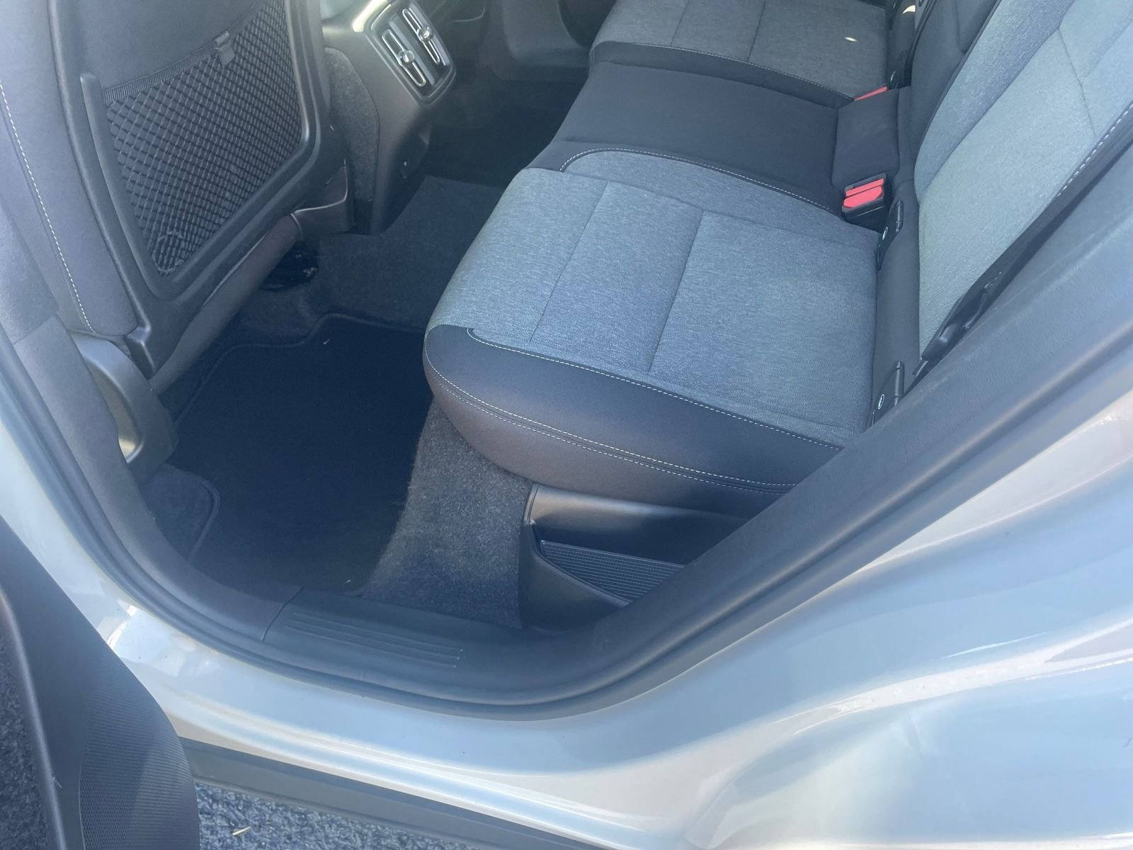 Thumbnail: 2024 Volvo XC40 - 25