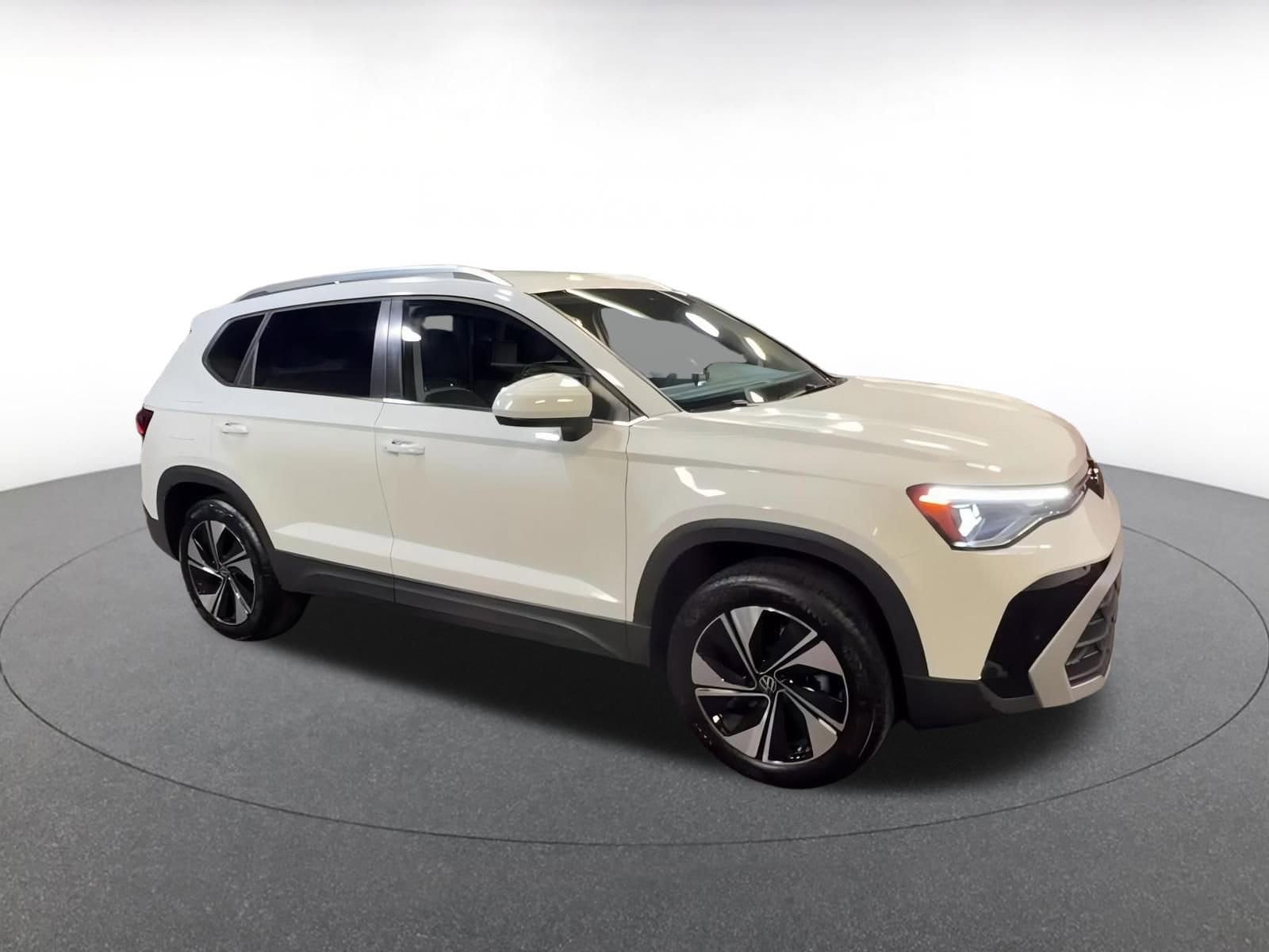 Thumbnail: 2025 Volkswagen Taos - 2