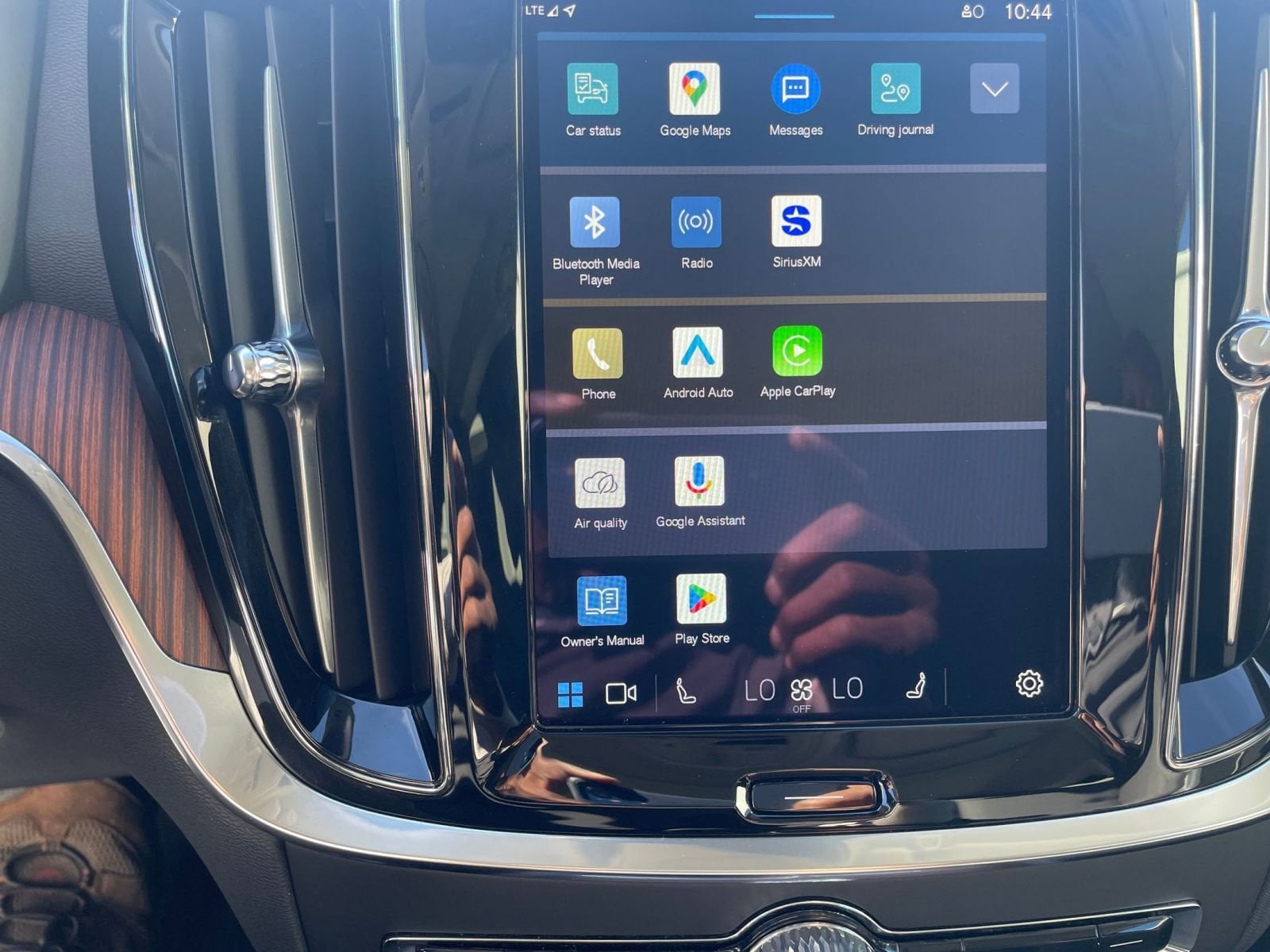 Thumbnail: 2025 Volvo S60 - 21