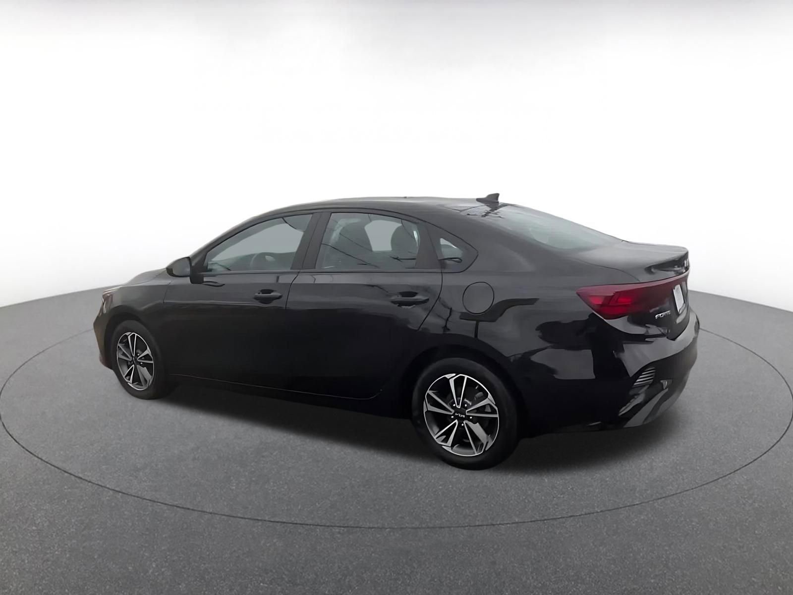 Thumbnail: 2024 Kia Forte - 10