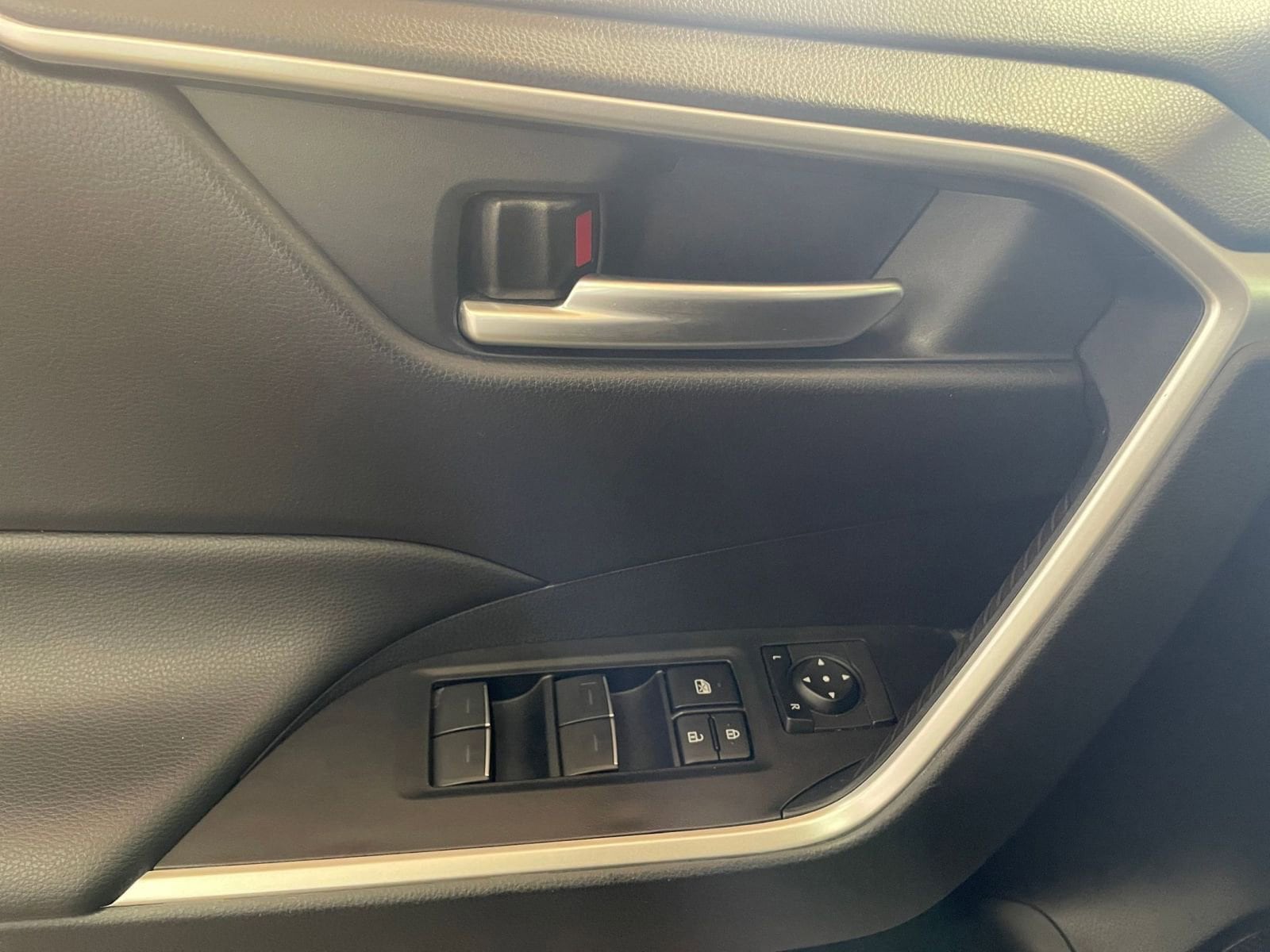 Thumbnail: 2025 Toyota RAV4 - 20