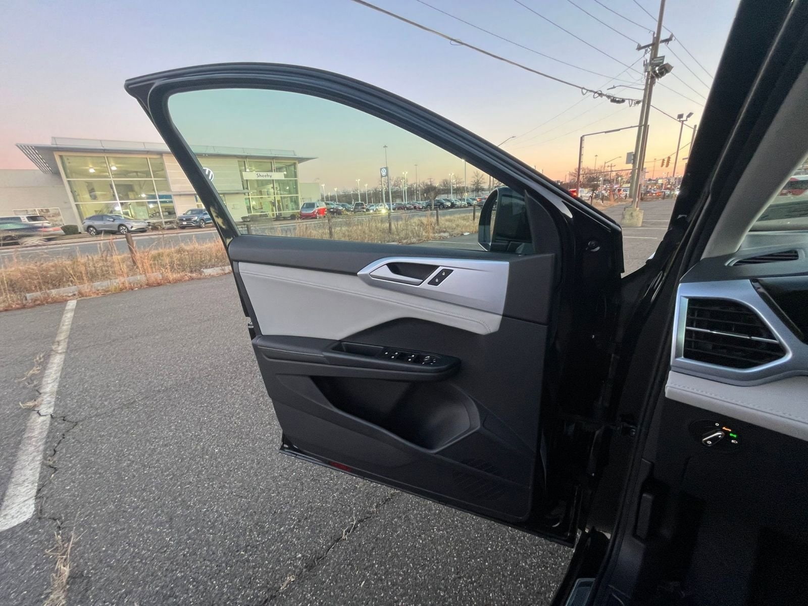 Thumbnail: 2025 Volkswagen Taos - 20