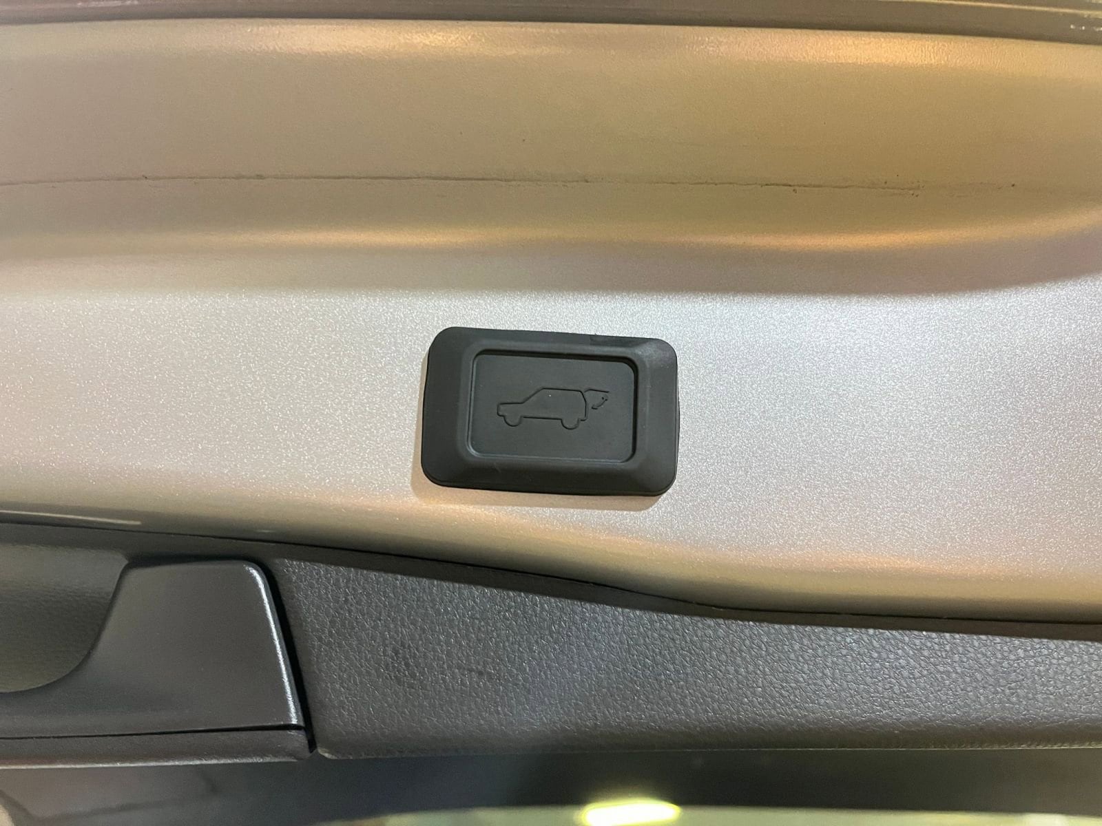 Thumbnail: 2025 Toyota RAV4 - 23